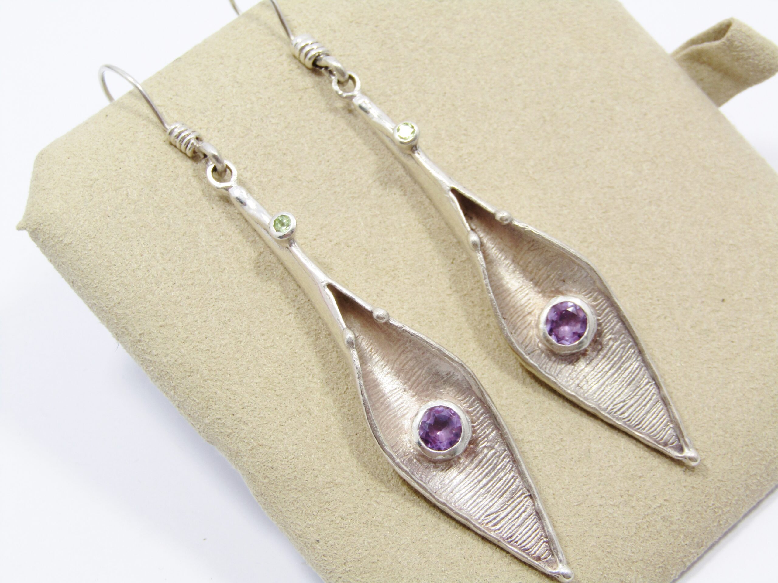 A Gorgeous Pair of Arum Lilly Design Dangling Earrings Set With Amethysts and Peridot Gemstones in Sterling Silver