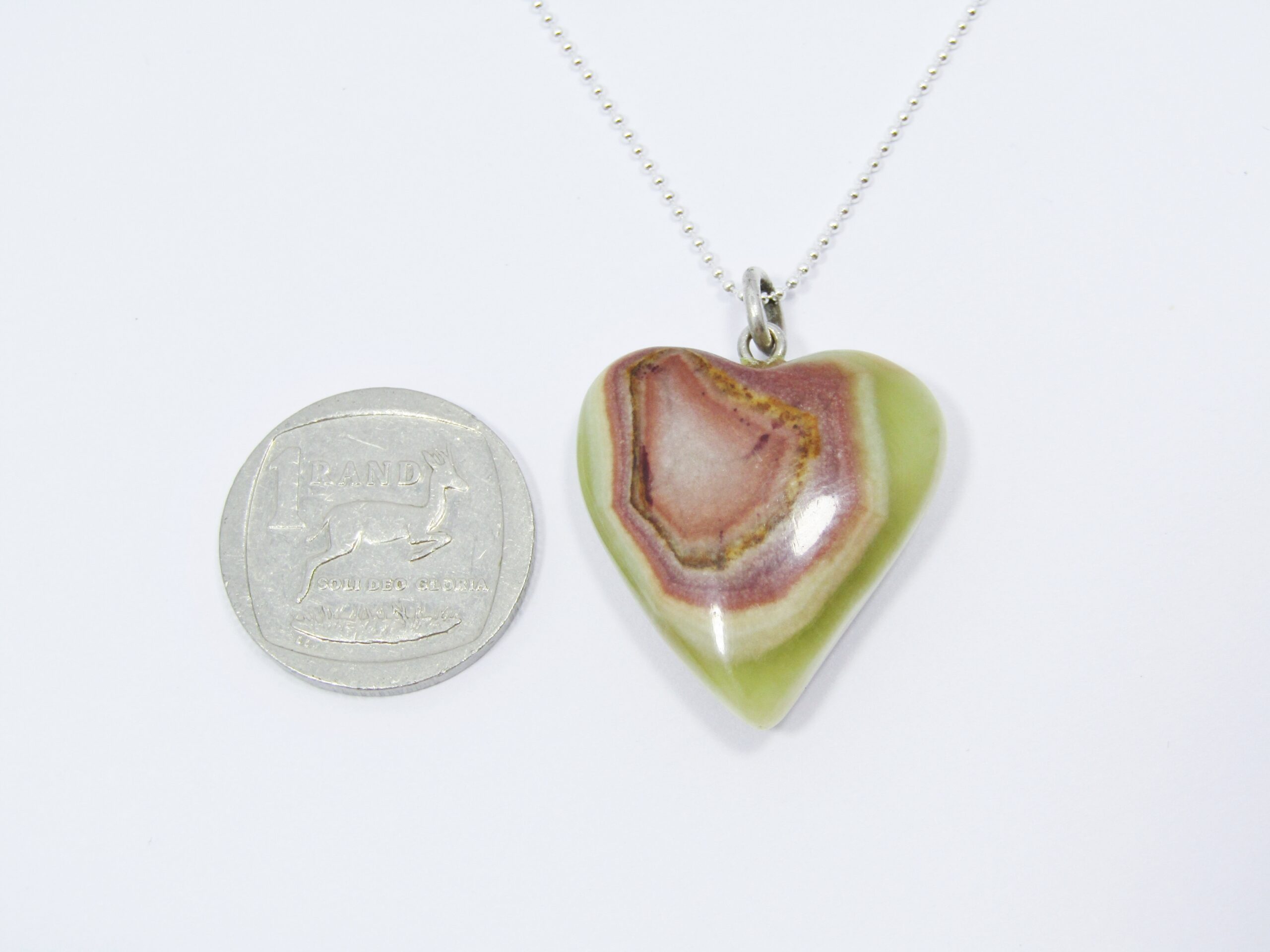 A Lovely Agate Heart Pendant on Chain in Sterling Silver.