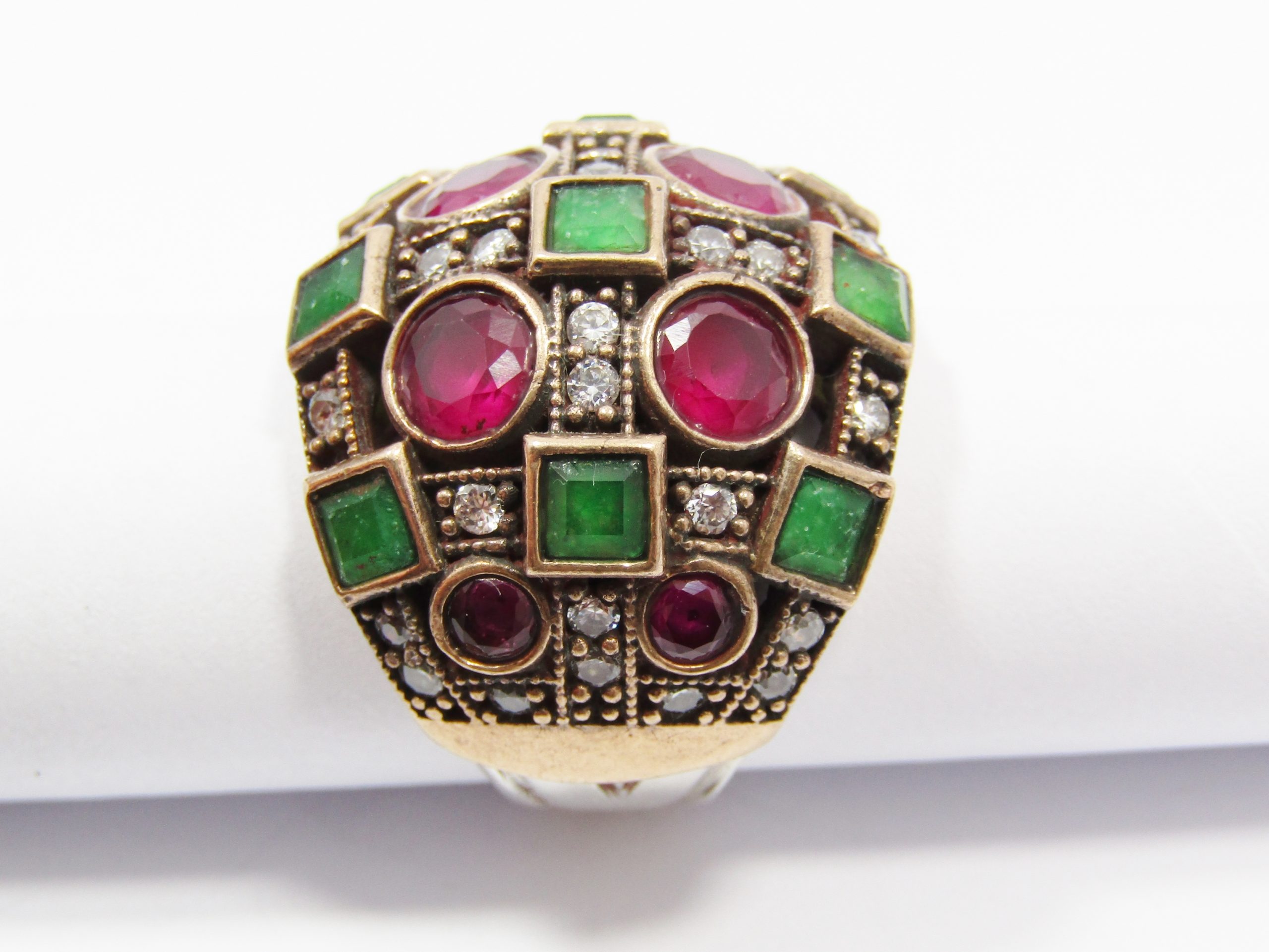 A Gorgeous Chunky Two Tone Ring With Synthetic Stones Ring in Sterling Silver.