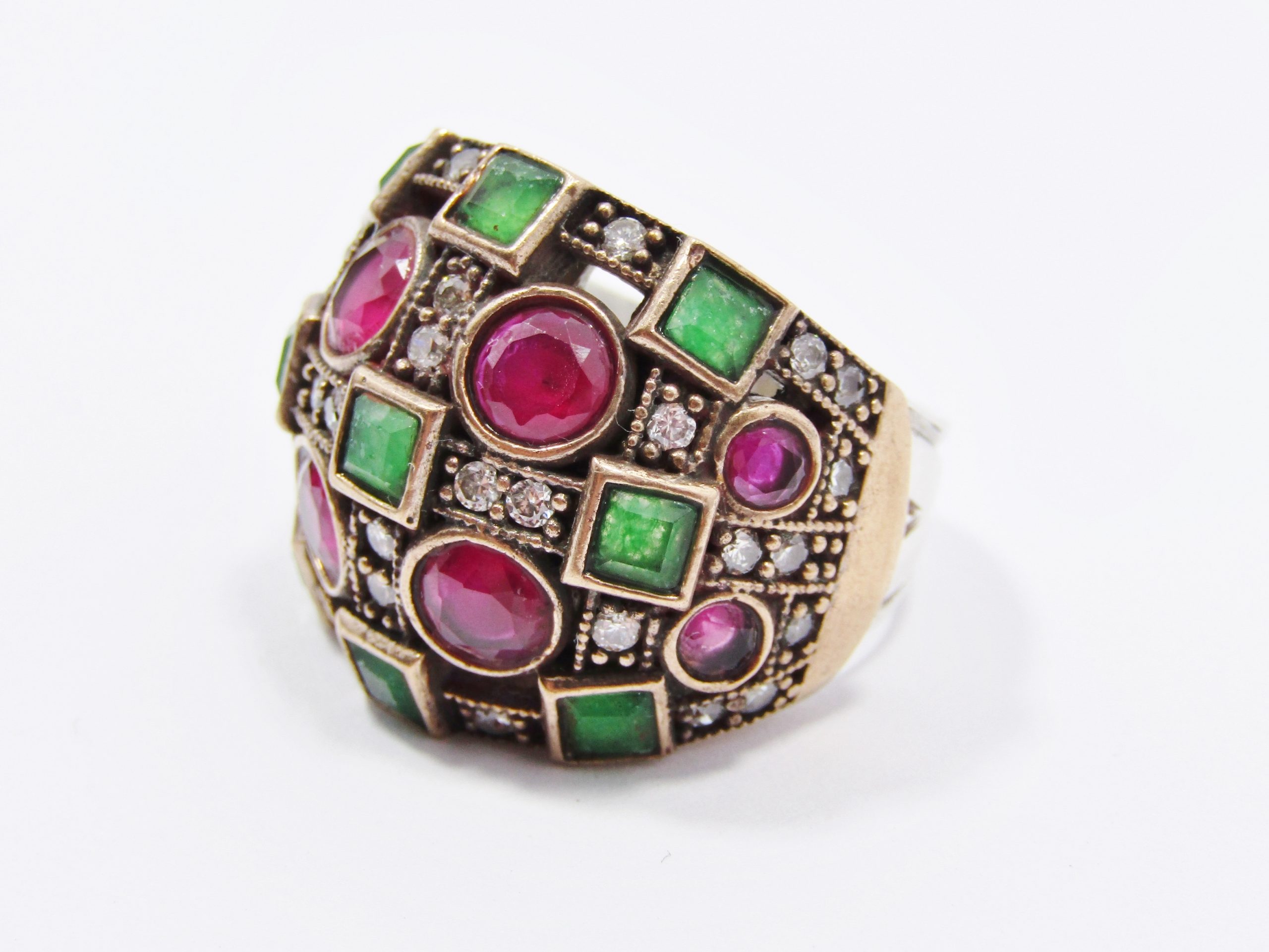 A Gorgeous Chunky Two Tone Ring With Synthetic Stones Ring in Sterling Silver.