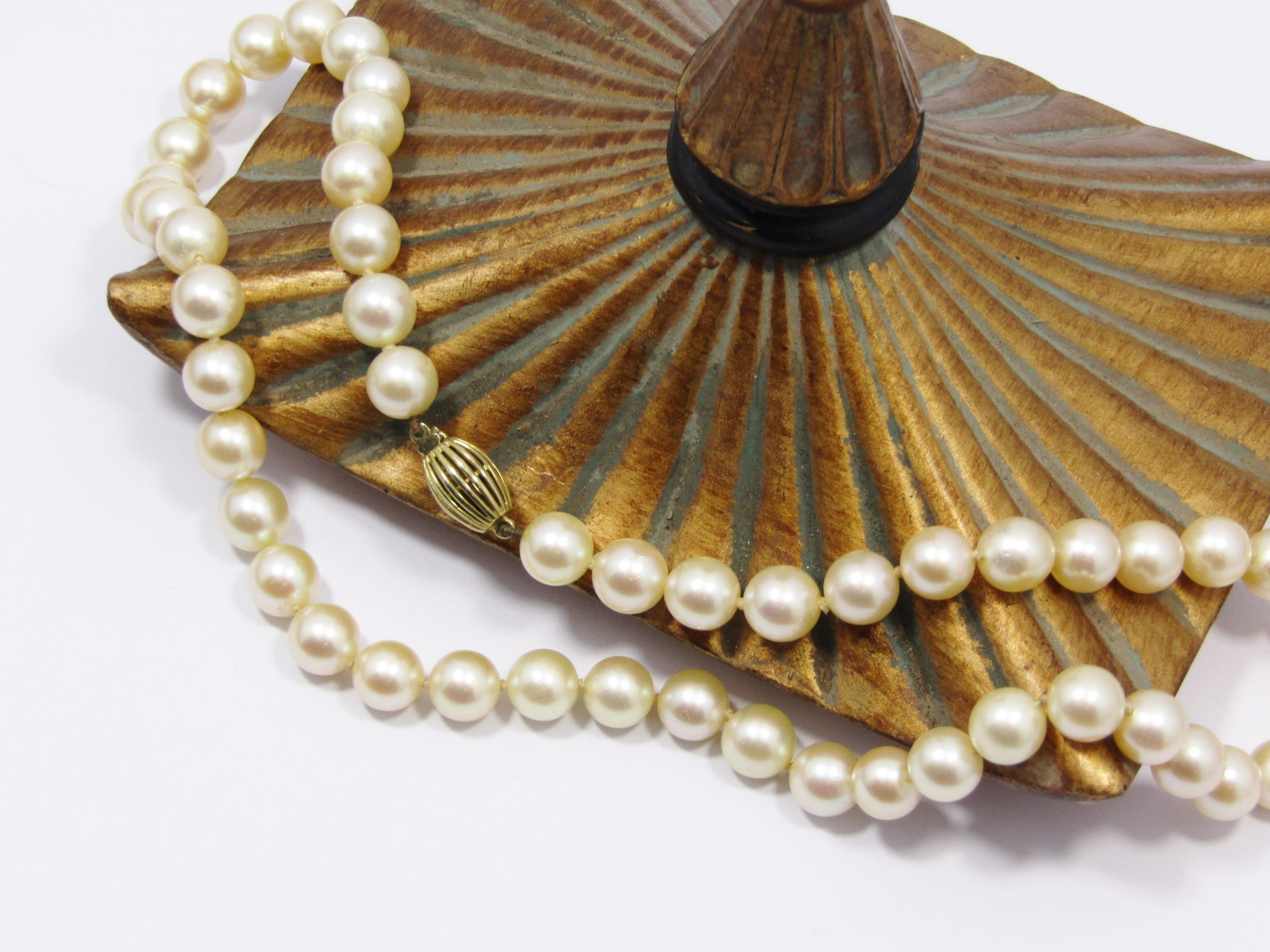 Exquisite! Vintage Pearl Necklace with Gold Clasp