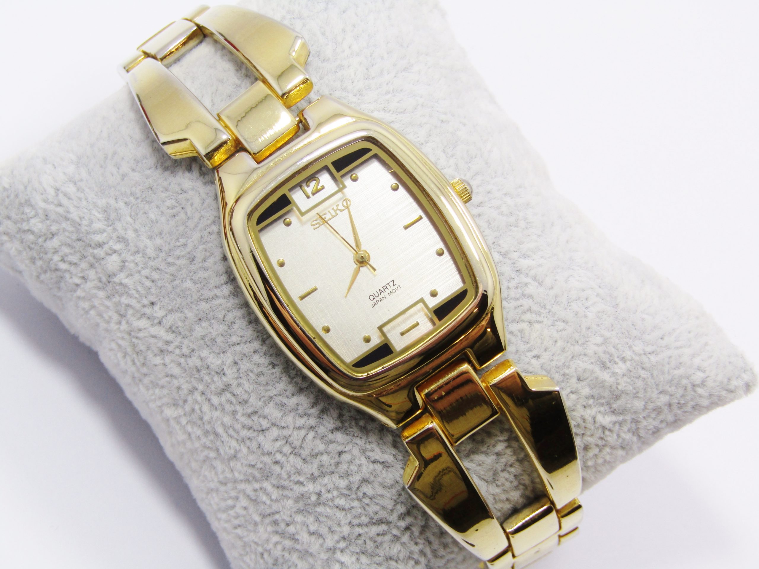 Lovely Vintage Unisex Gold-Tone Seiko Watch