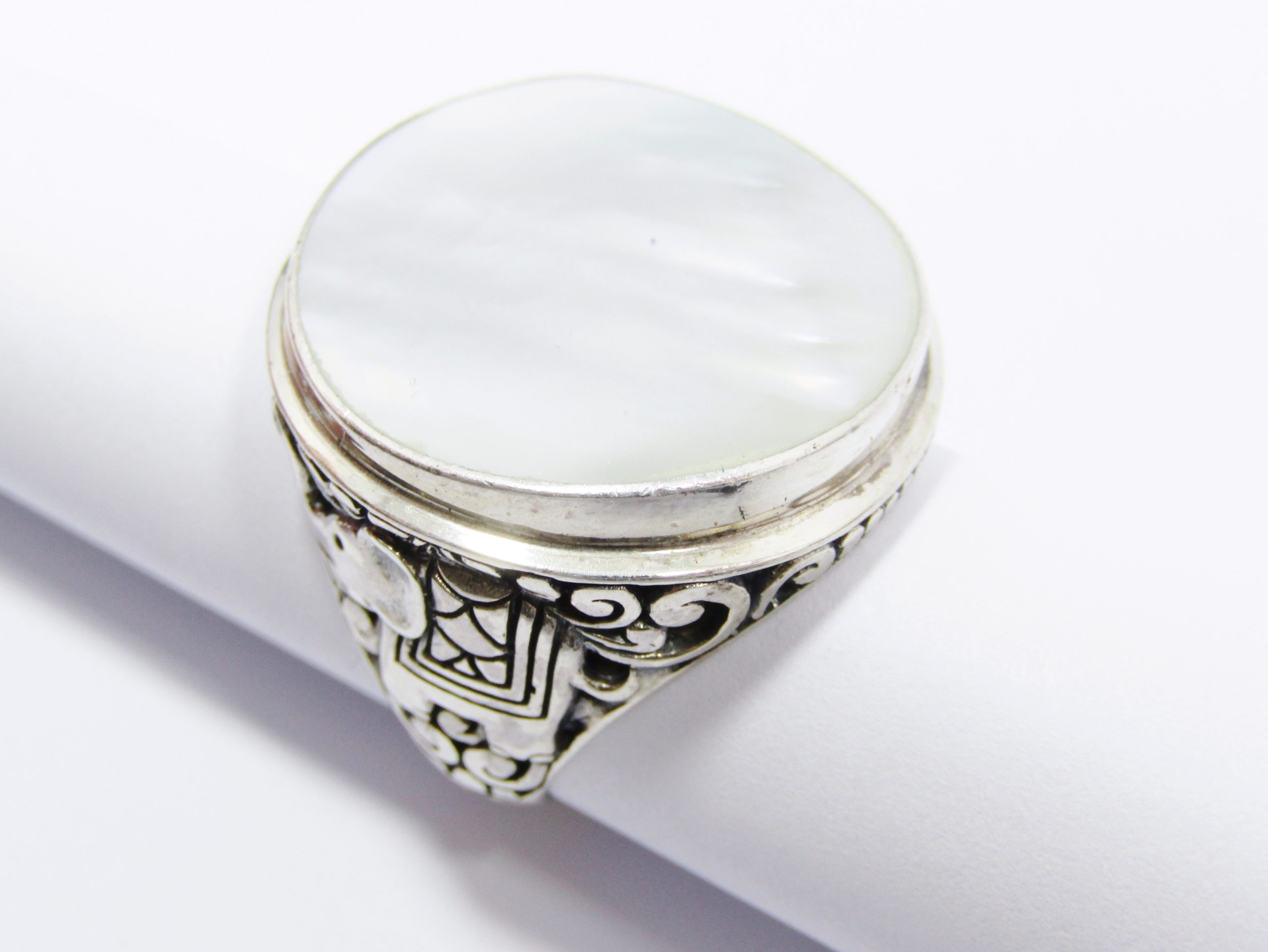 A Gorgeous Chunky Ring Set in a Mother Of Pearl in Sterling Silver