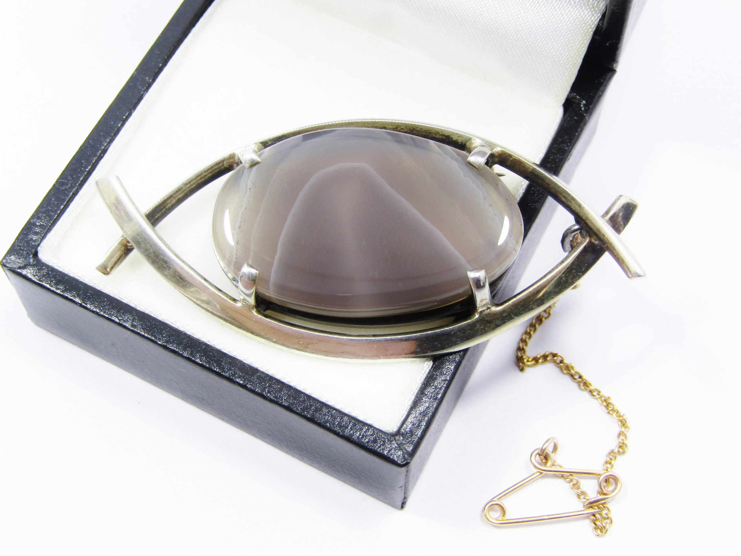 A Gorgeous Vintage Design Brooch a huge Agate Stone in Sterling Silver