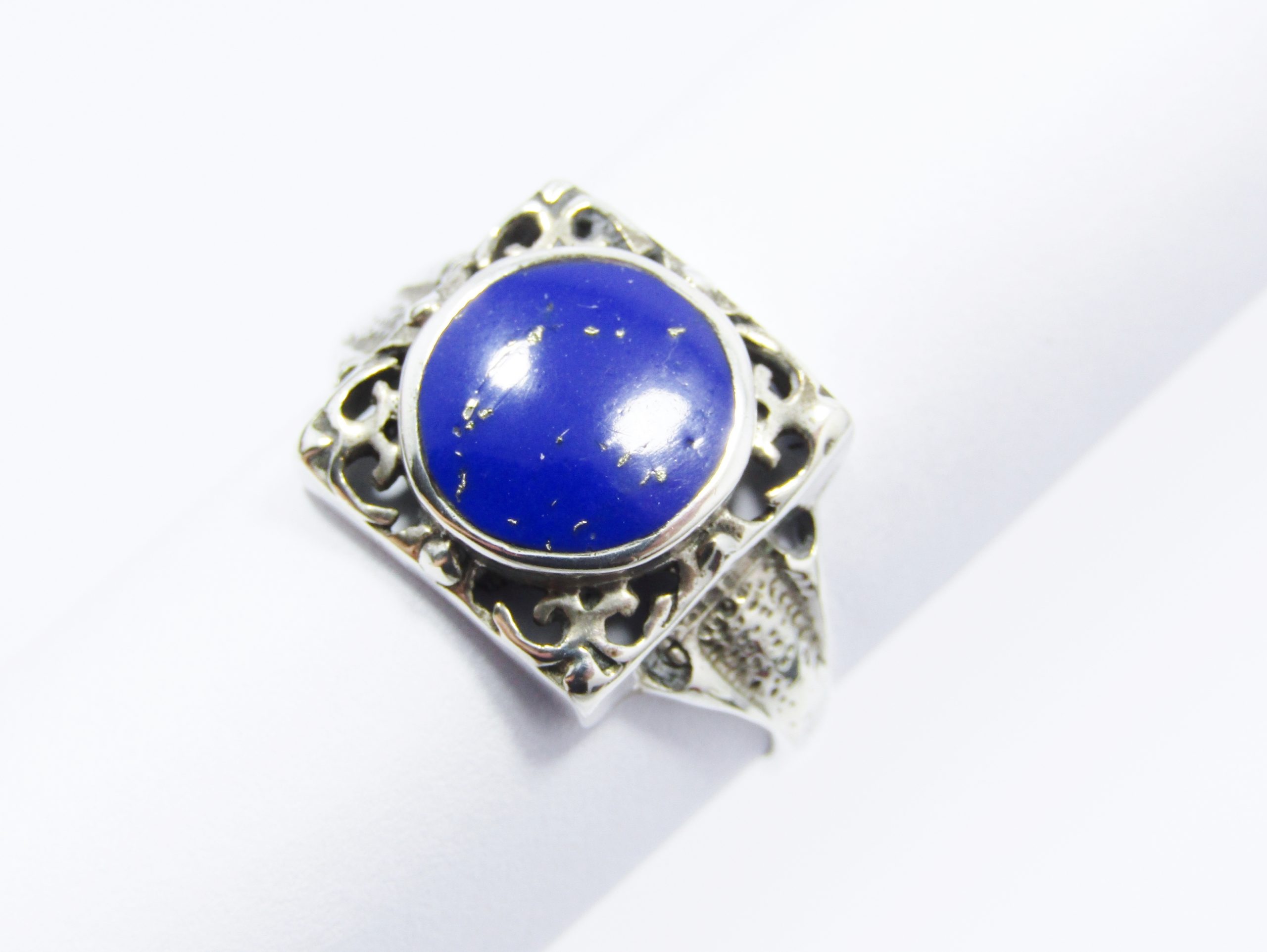 A Lovely Blue Enamel Inlay Ring in Sterling Silver.