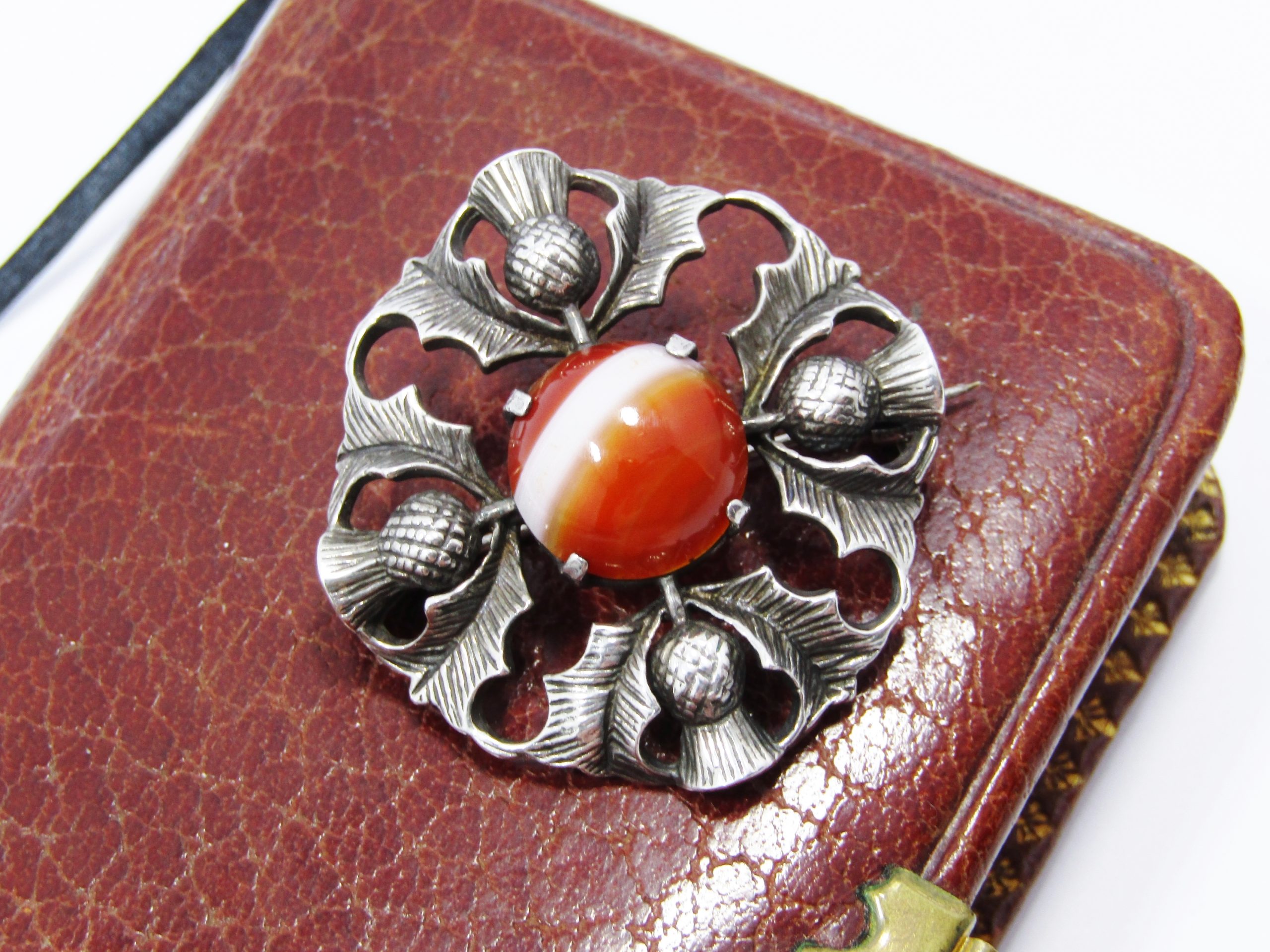 Lovely Vintage (c1962) Scottish Hallmarked Silver & Agate Brooch