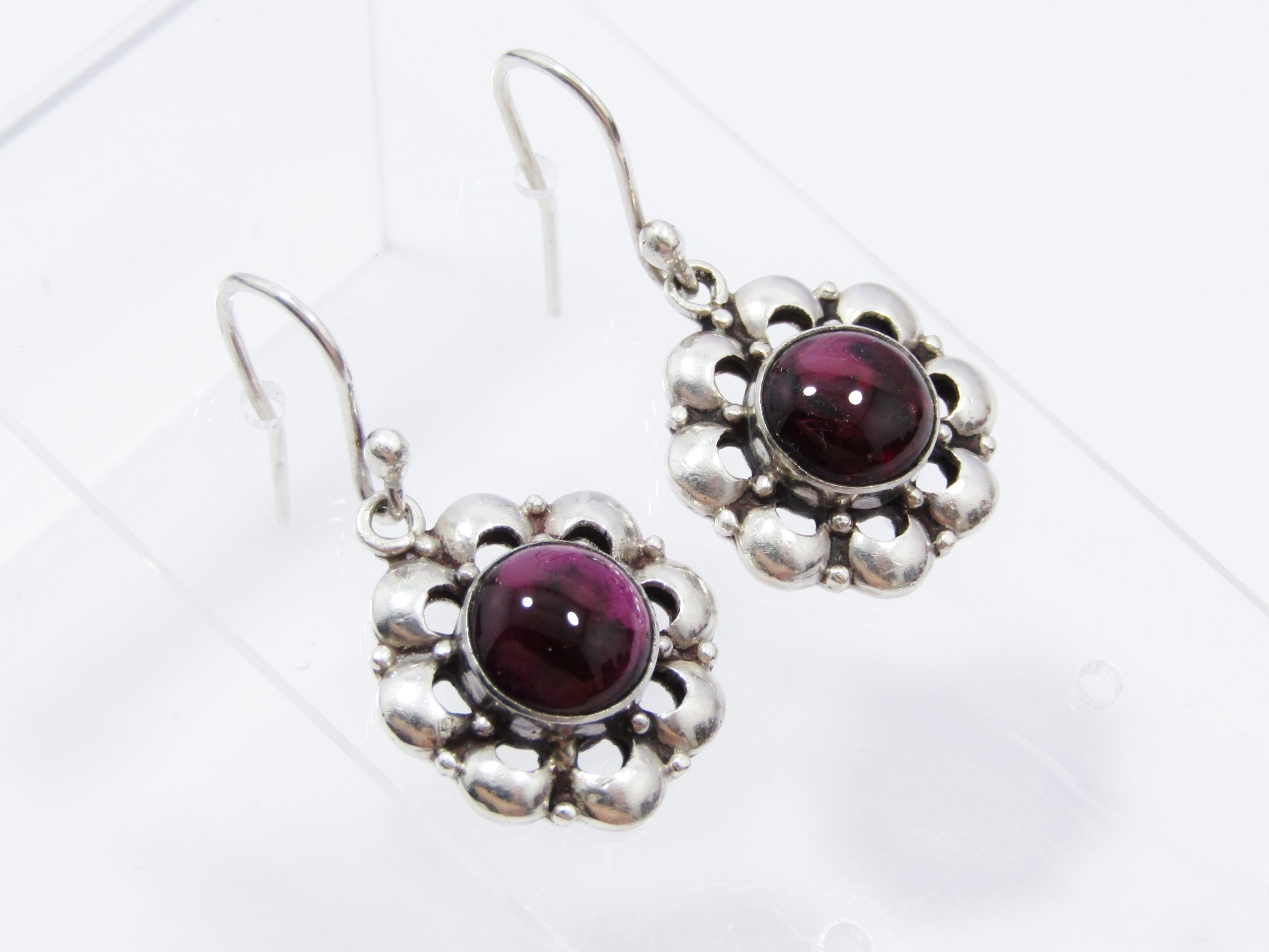 A gorgeous Pair of Garnet Earrings in Sterling Silver