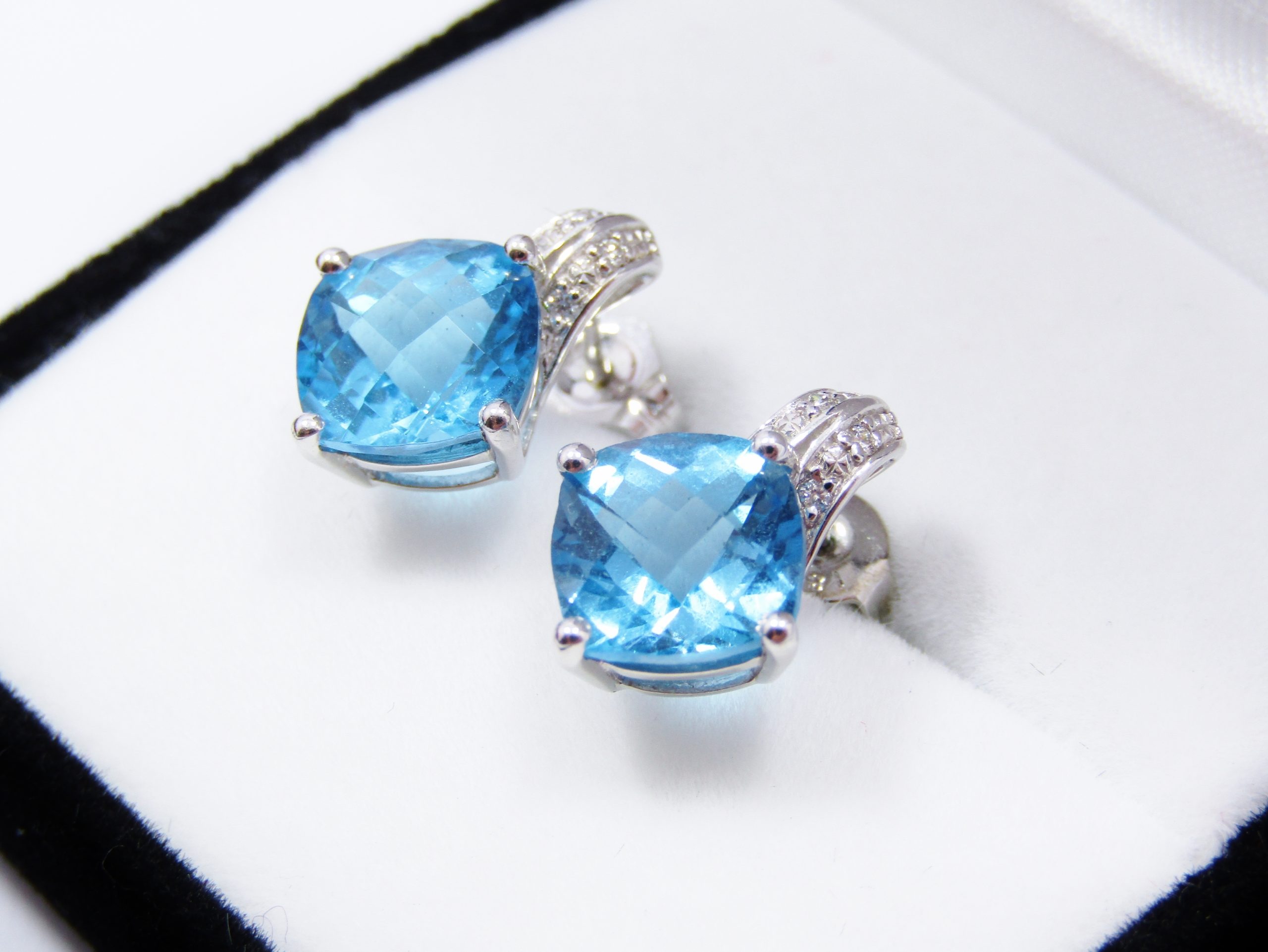 Beautiful! 18CT White Gold, Swiss Blue Topaz & Diamond Earrings