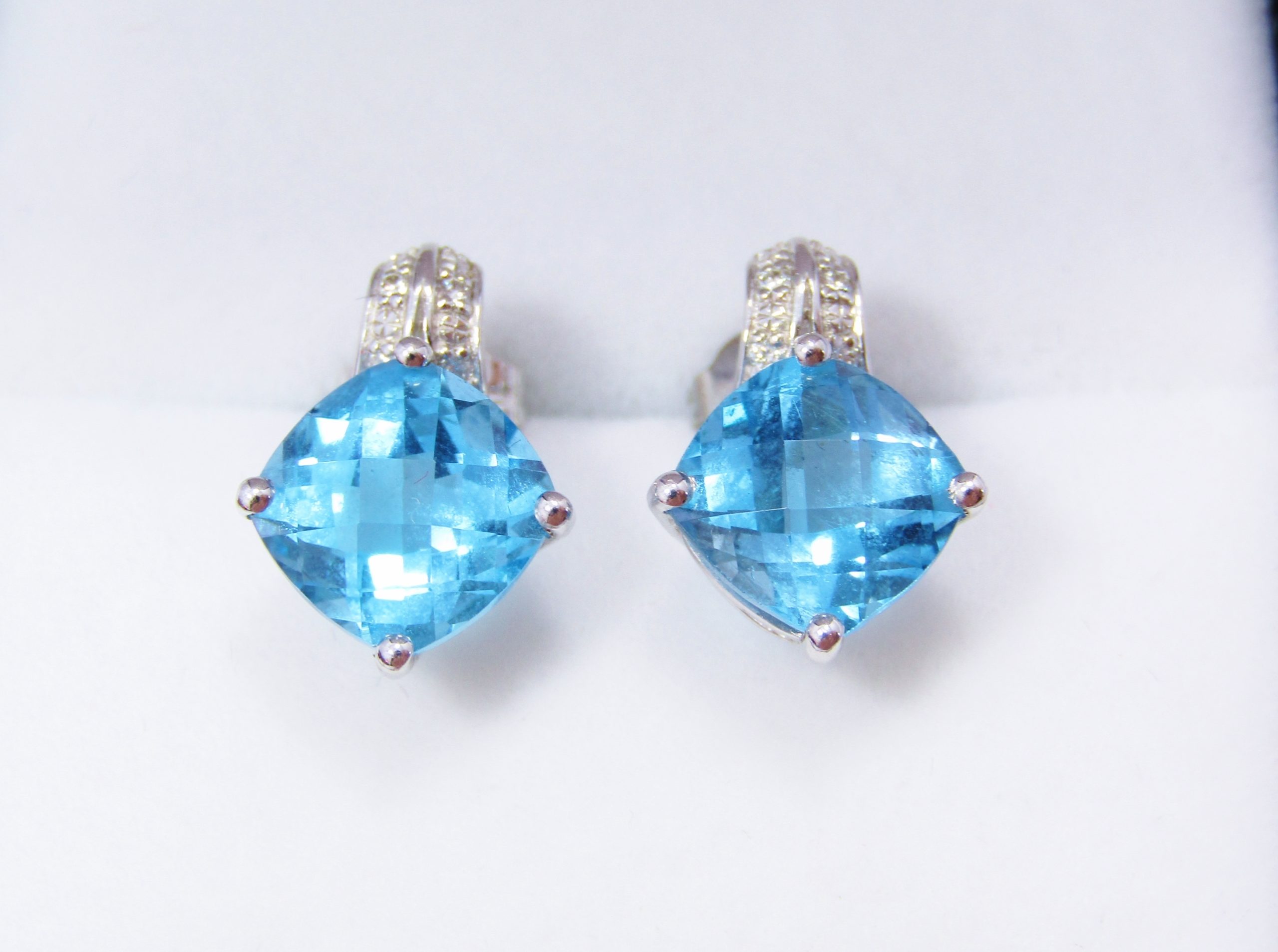 Beautiful! 18CT White Gold, Swiss Blue Topaz & Diamond Earrings