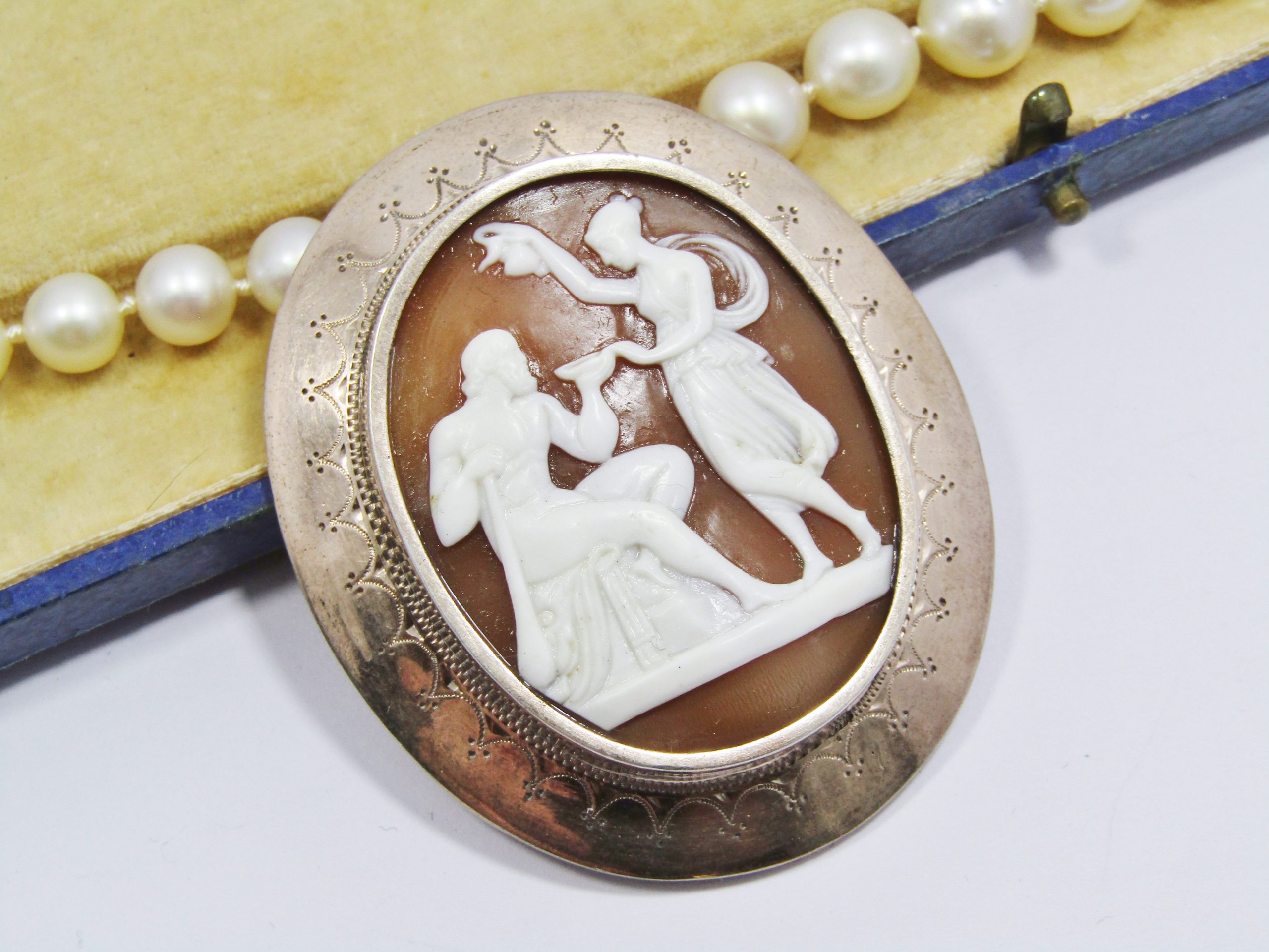 An Amazing Huge Detailed Shell Cameo in Rose Gold Gilt over Sterling Silver