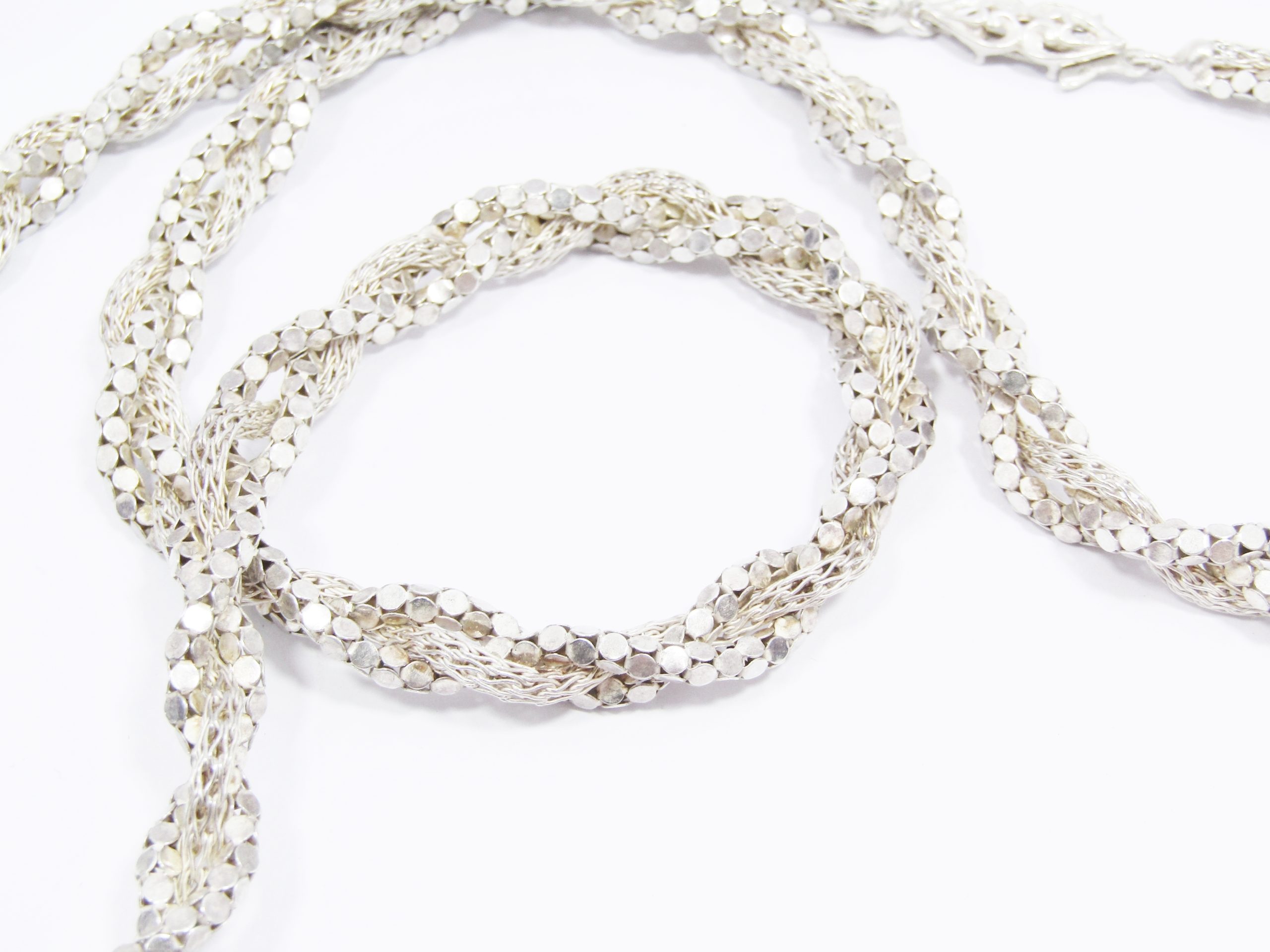 A Gorgeous Long Mesh Design Necklace in Sterling Silver