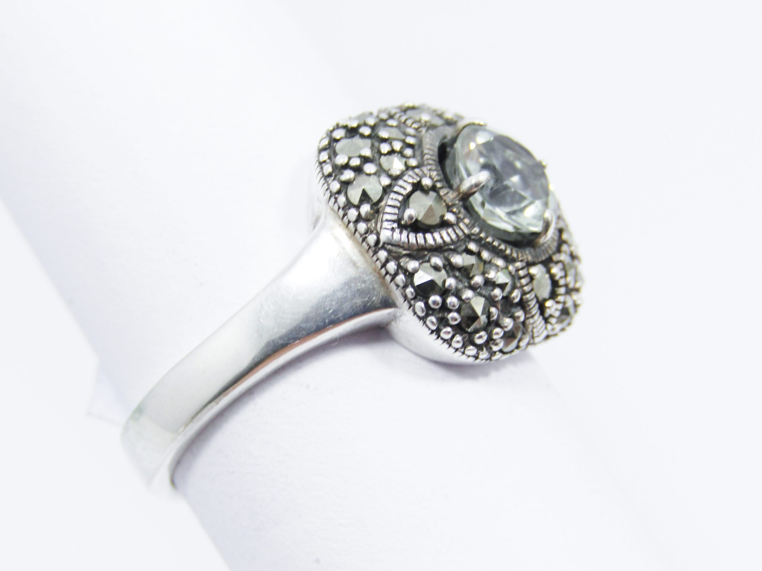 A Lovely Vintage Design Marcasite and Prasiolite Ring in Sterling Silver.