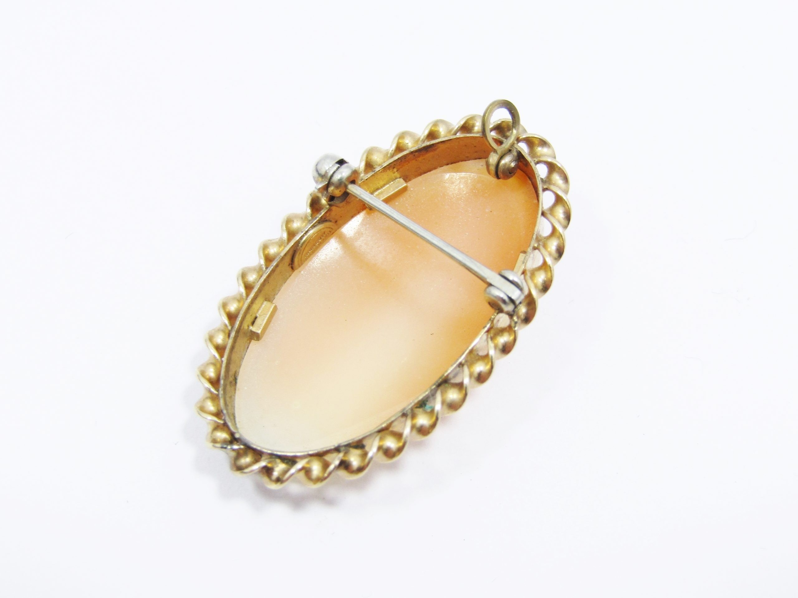 A Stunning Gold Filled Carved Vintage Cameo Pendant / Brooch