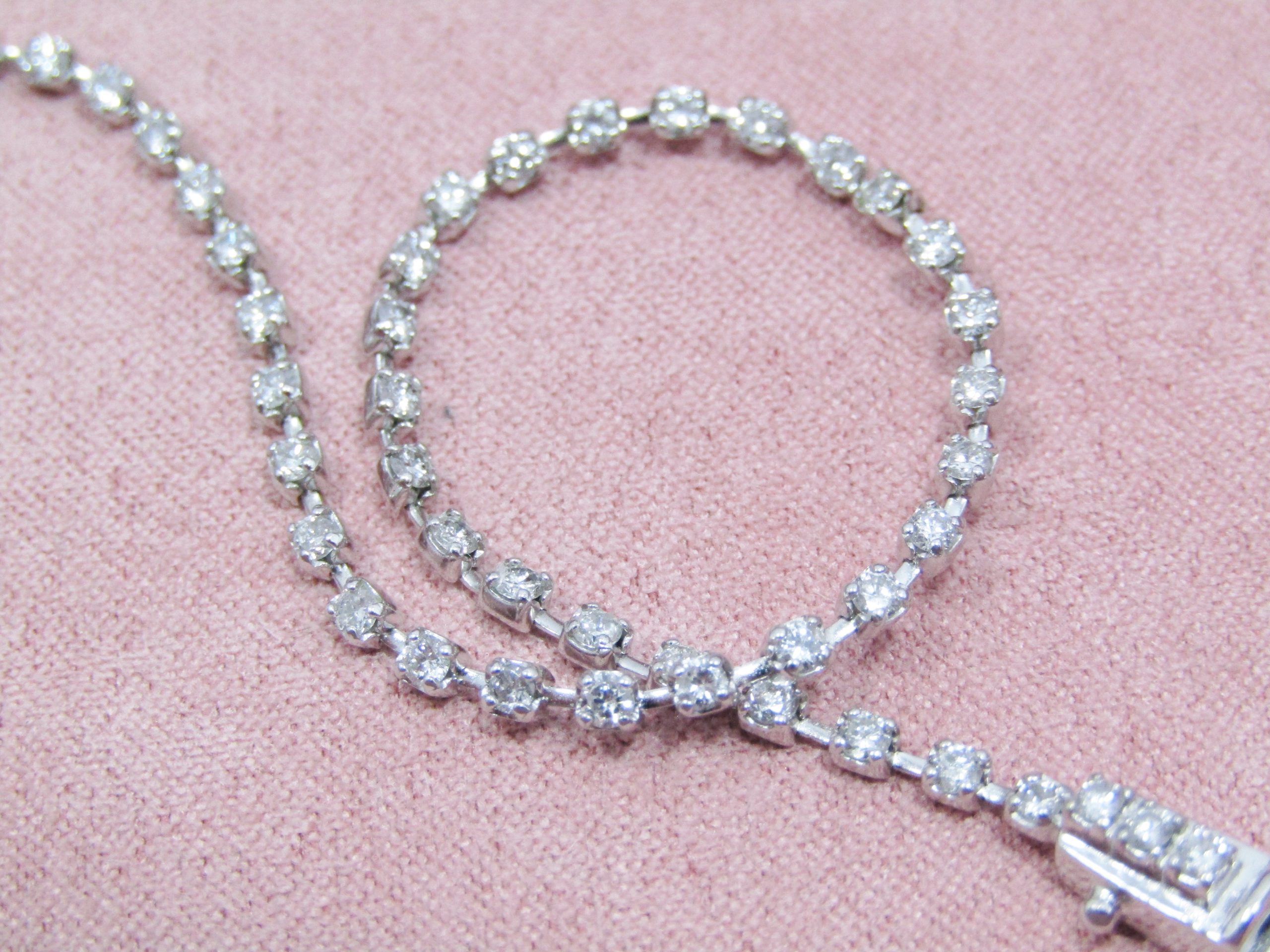 Beautiful! 18CT White Gold & 1CTW Diamond Tennis Bracelet