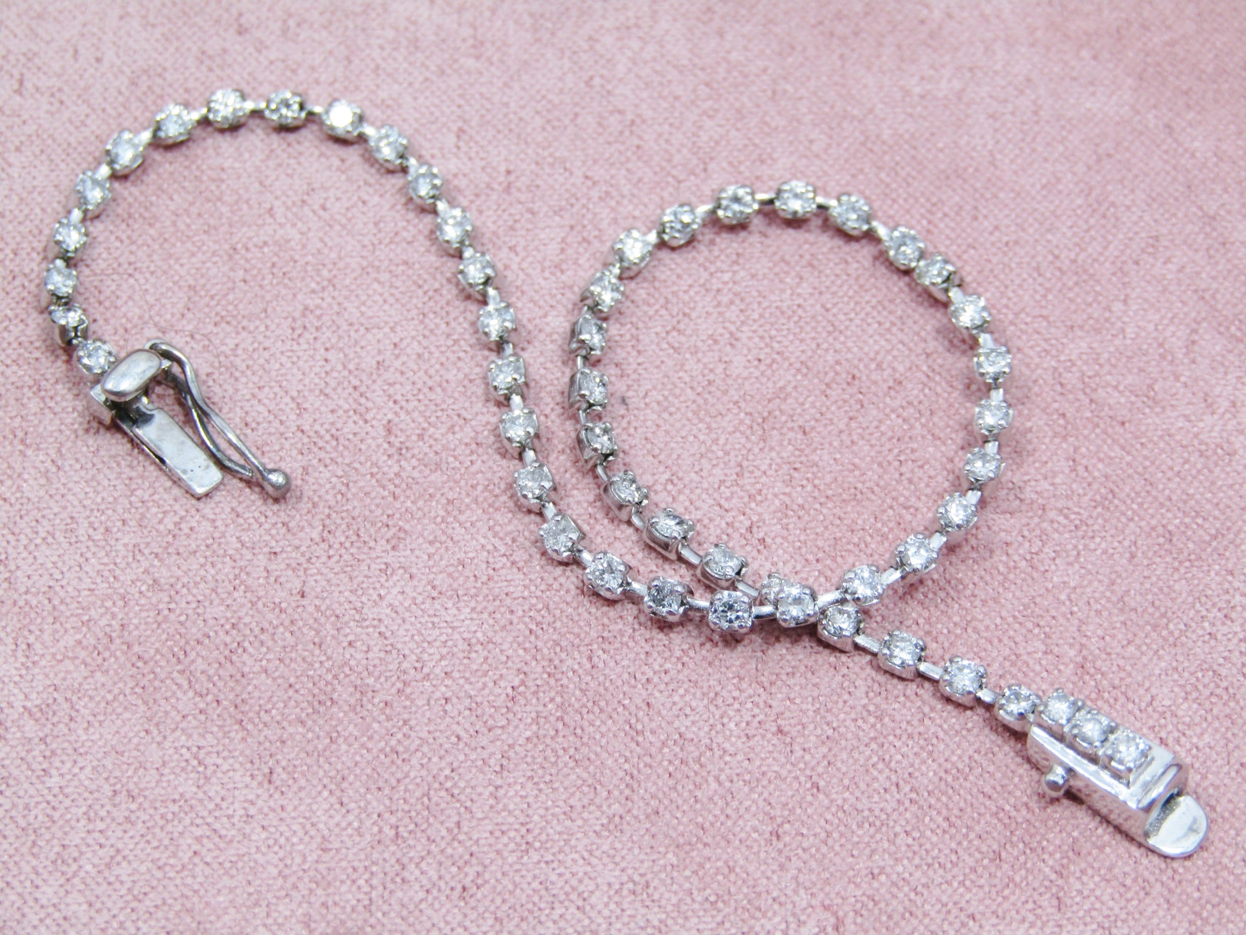 Beautiful! 18CT White Gold & 1CTW Diamond Tennis Bracelet