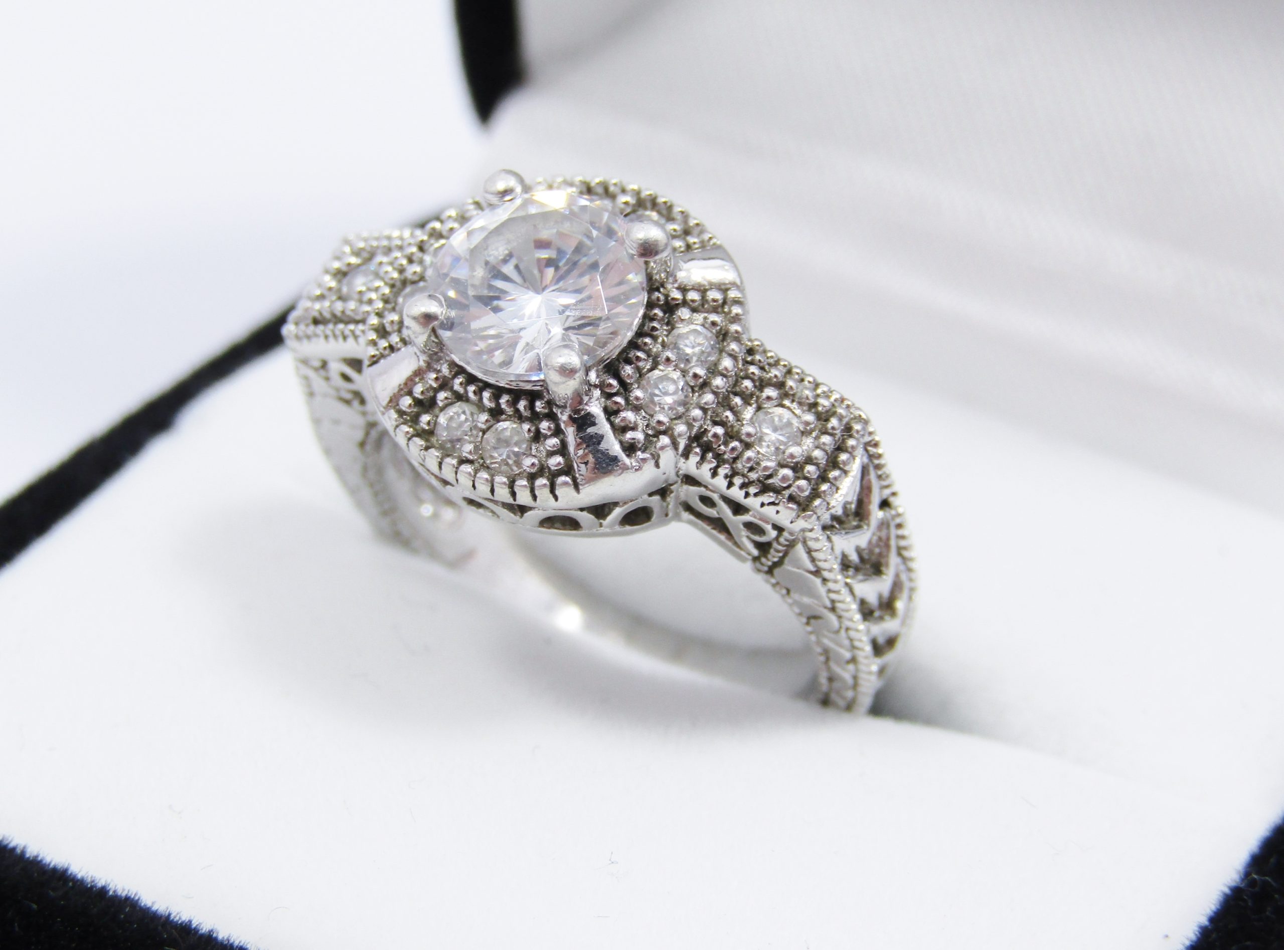 A Gorgeous Vintage Filigree Design Ring set With Zirconia's