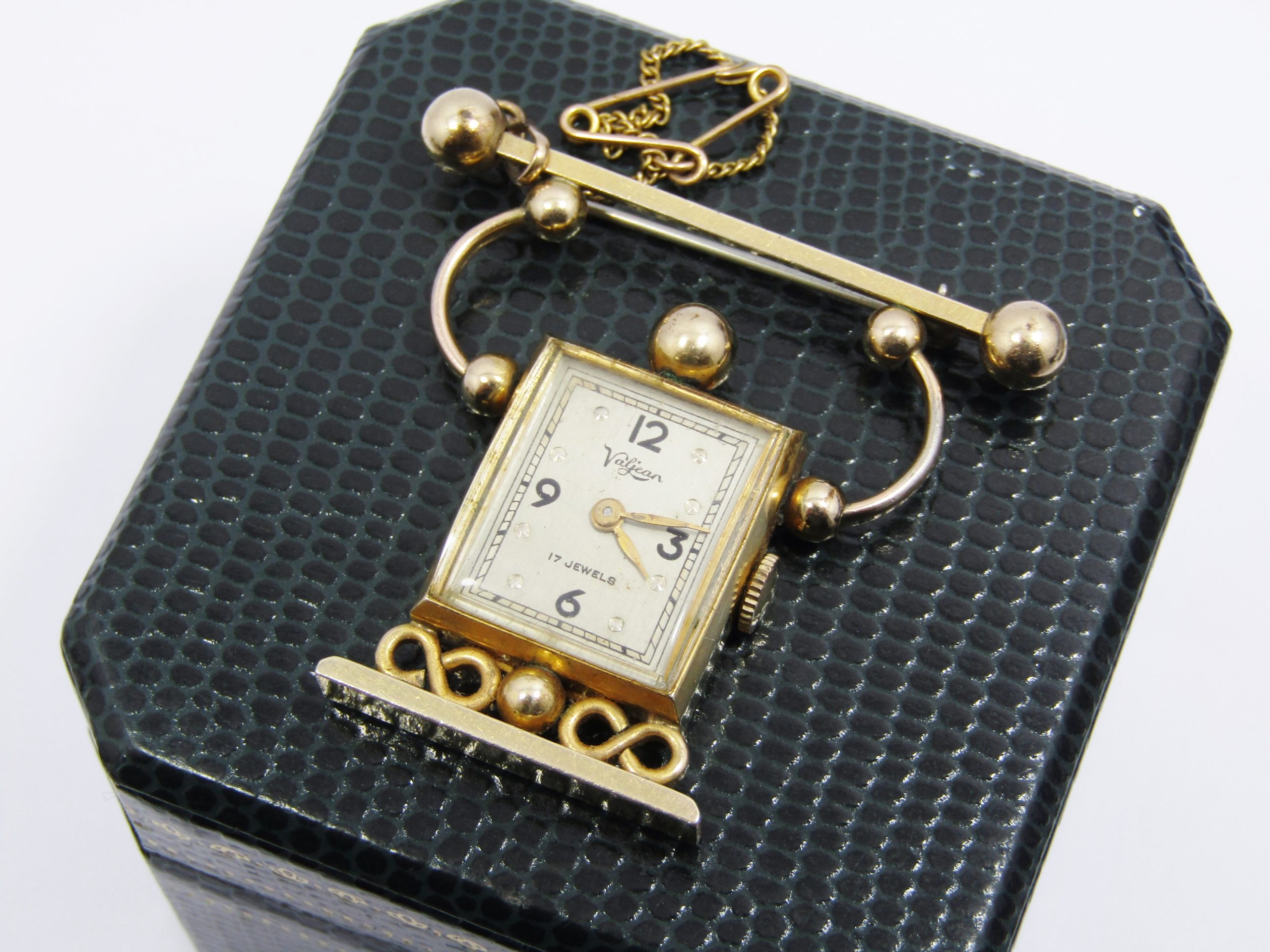 Beautiful Vintage 10K Rolled Gold Lapel Watch