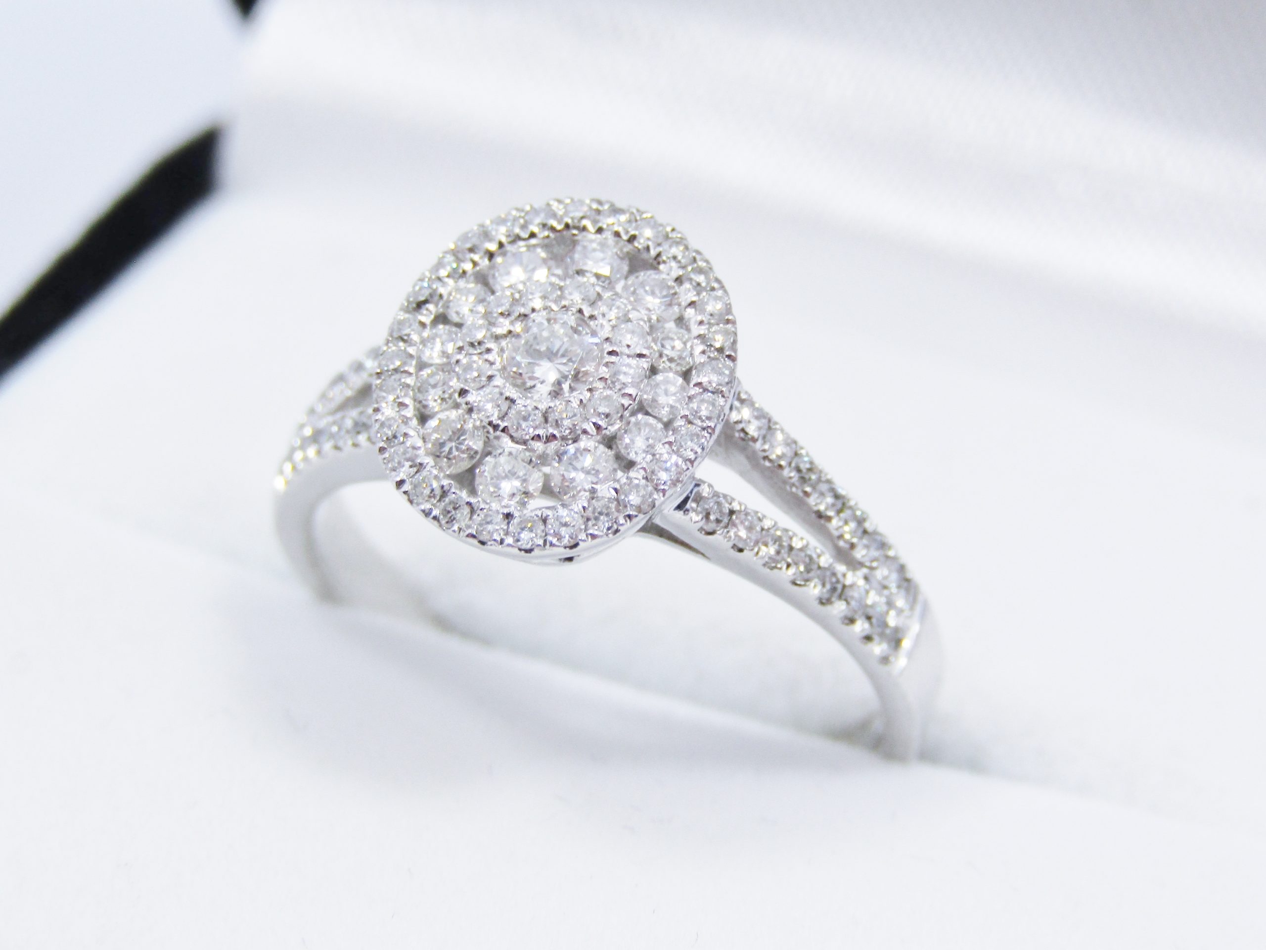 Mesmerizing! 9CT White Gold Ring with Sparkling Natural Diamonds
