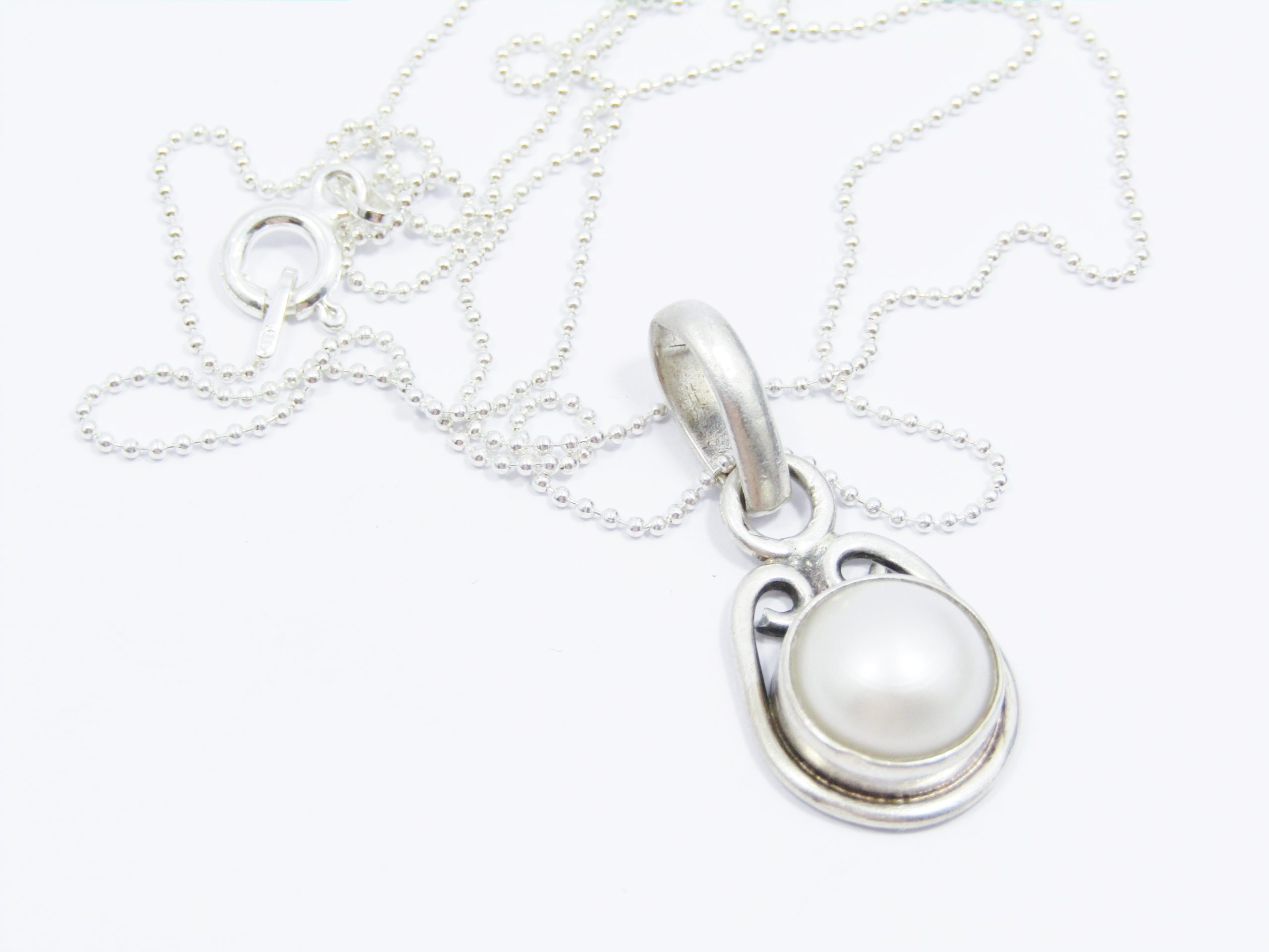 A Lovely Fresh Water Pearl Pendant on Chain in Sterling Silver