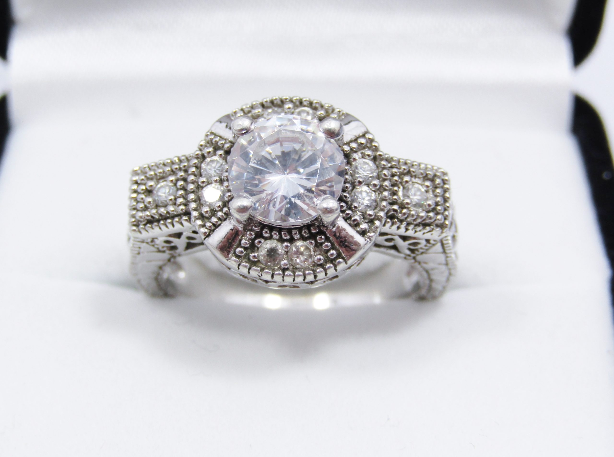 A Gorgeous Vintage Filigree Design Ring set With Zirconia's