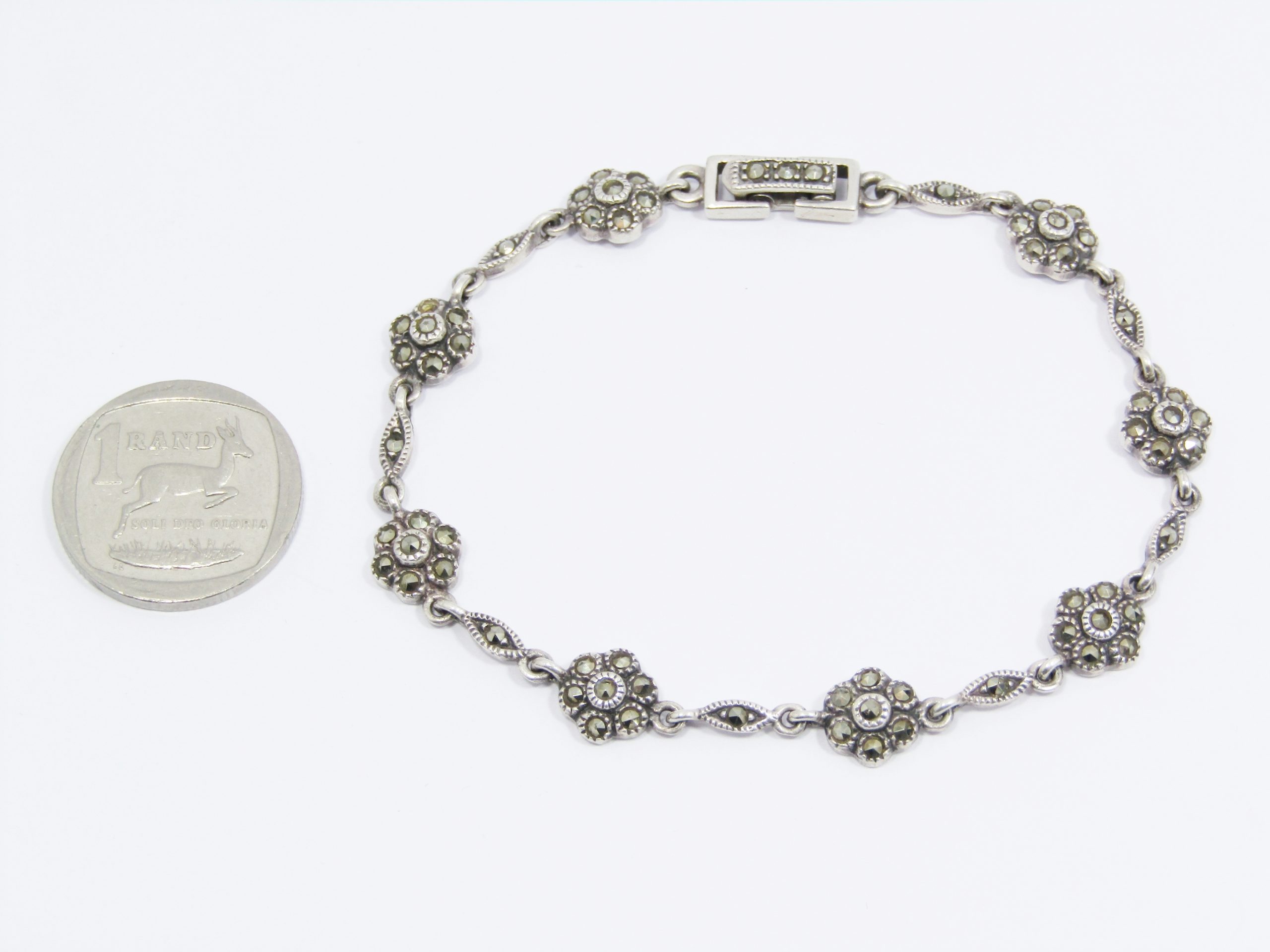 A Beautiful Vintage Marcasite Bracelet in Sterling Silver.
