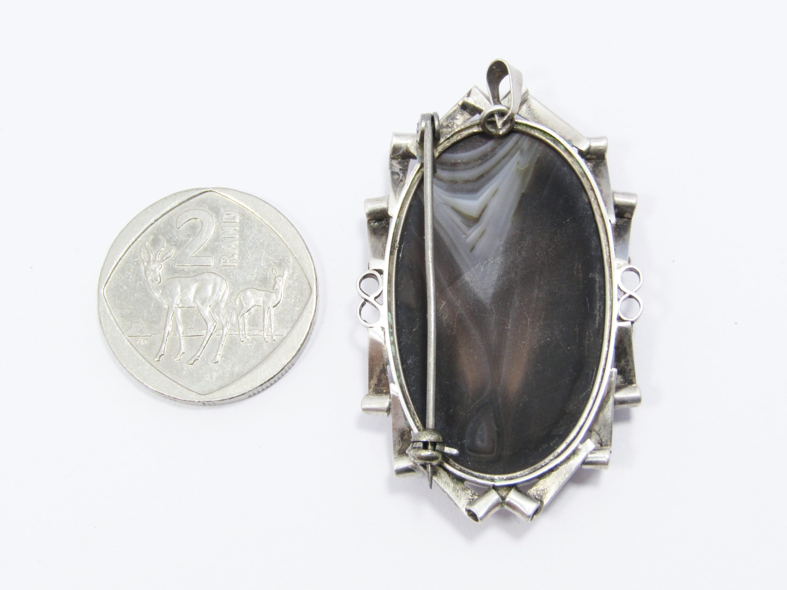 A Stunning Large Agate Brooch / Pendant in Sterling Silver