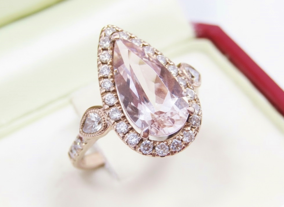 Exquisite! Browns Jewellers 18CT Rose Gold, Morganite & Diamond Ring