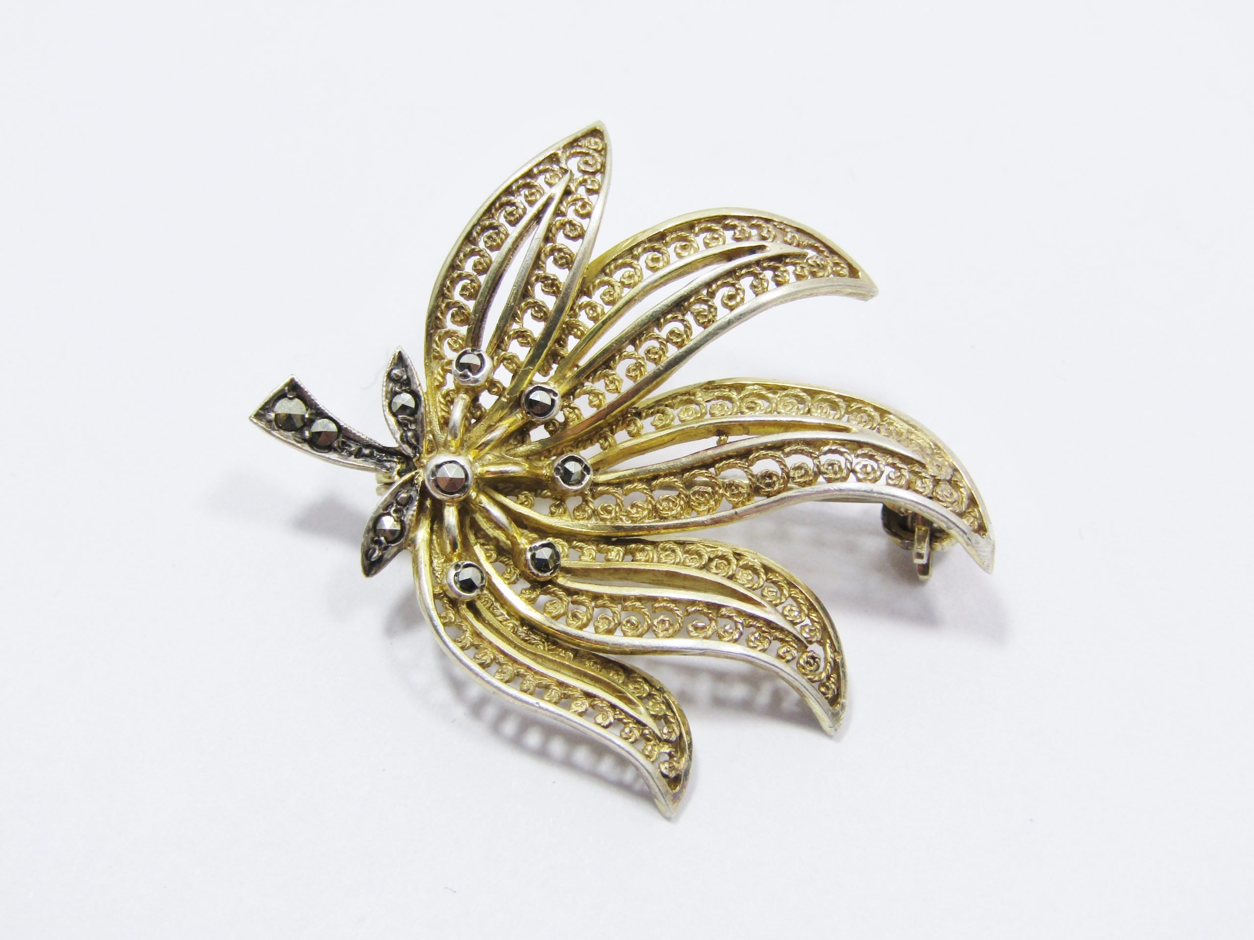 A Very Pretty Vintage Gold Plated Over Sterling Silver Brooch