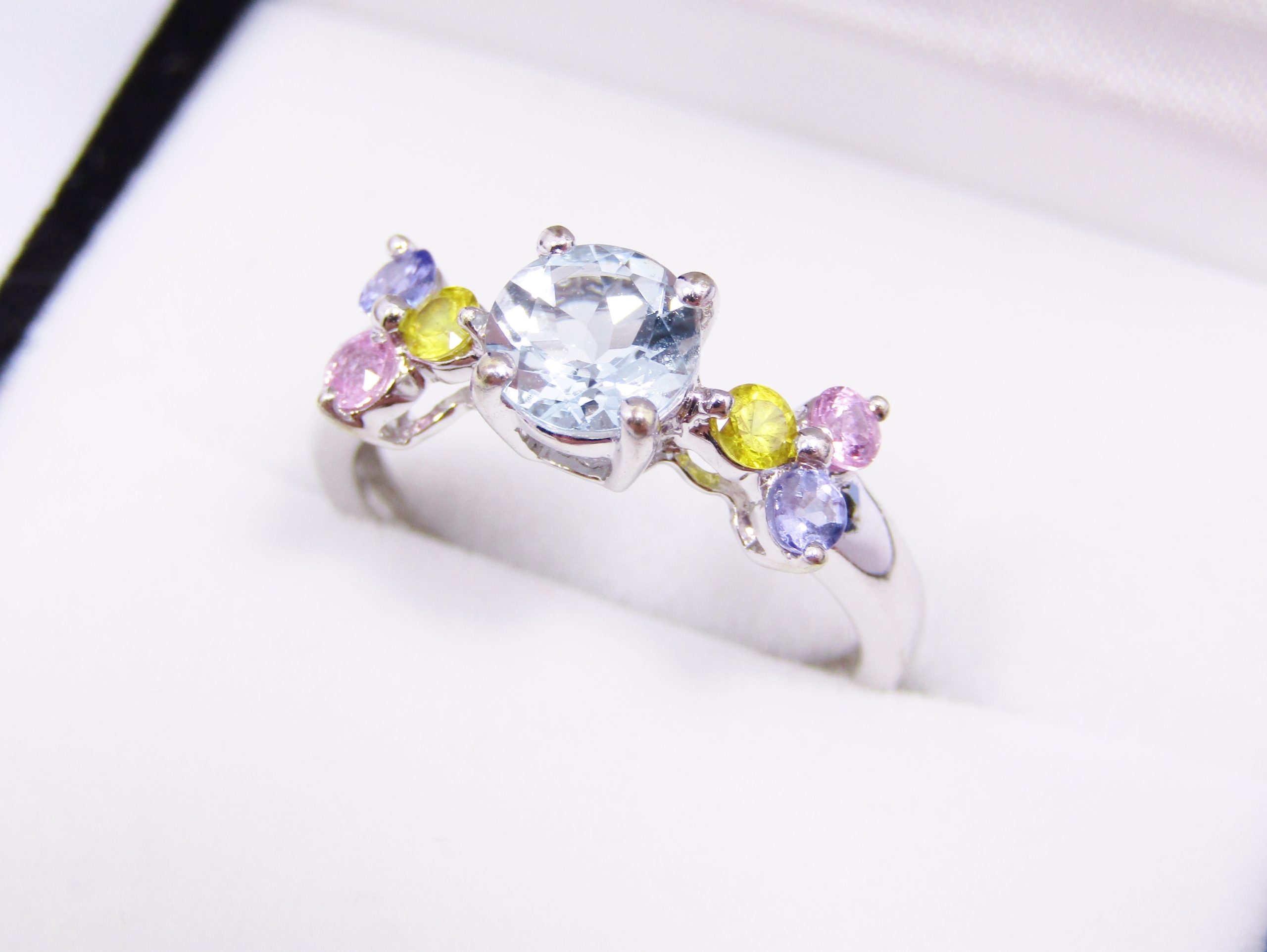 Beautiful! 9CT White Gold & Multi-Gemstone Ring