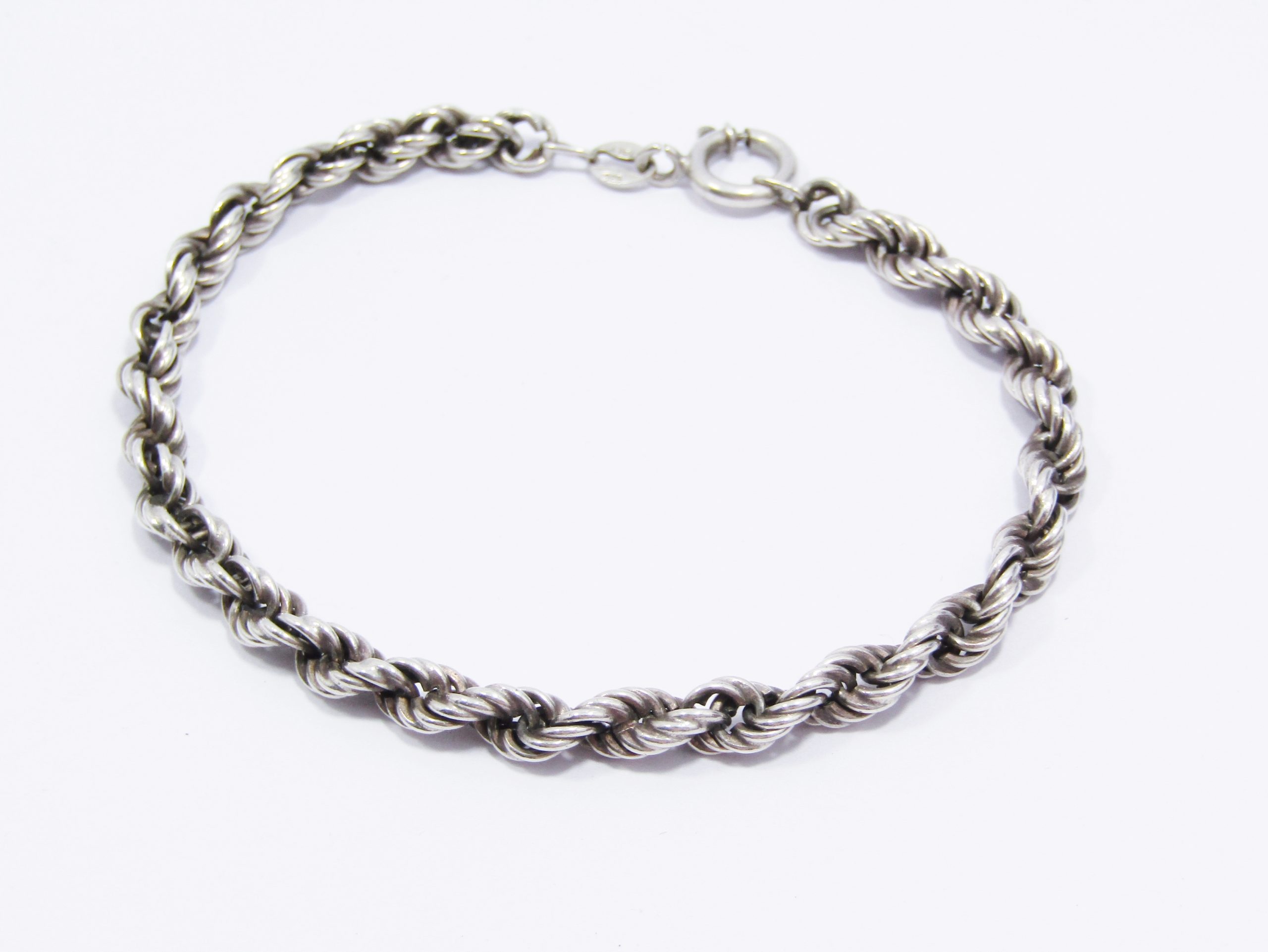 A Stunning Rope Design Bracelet in Sterling Silver.