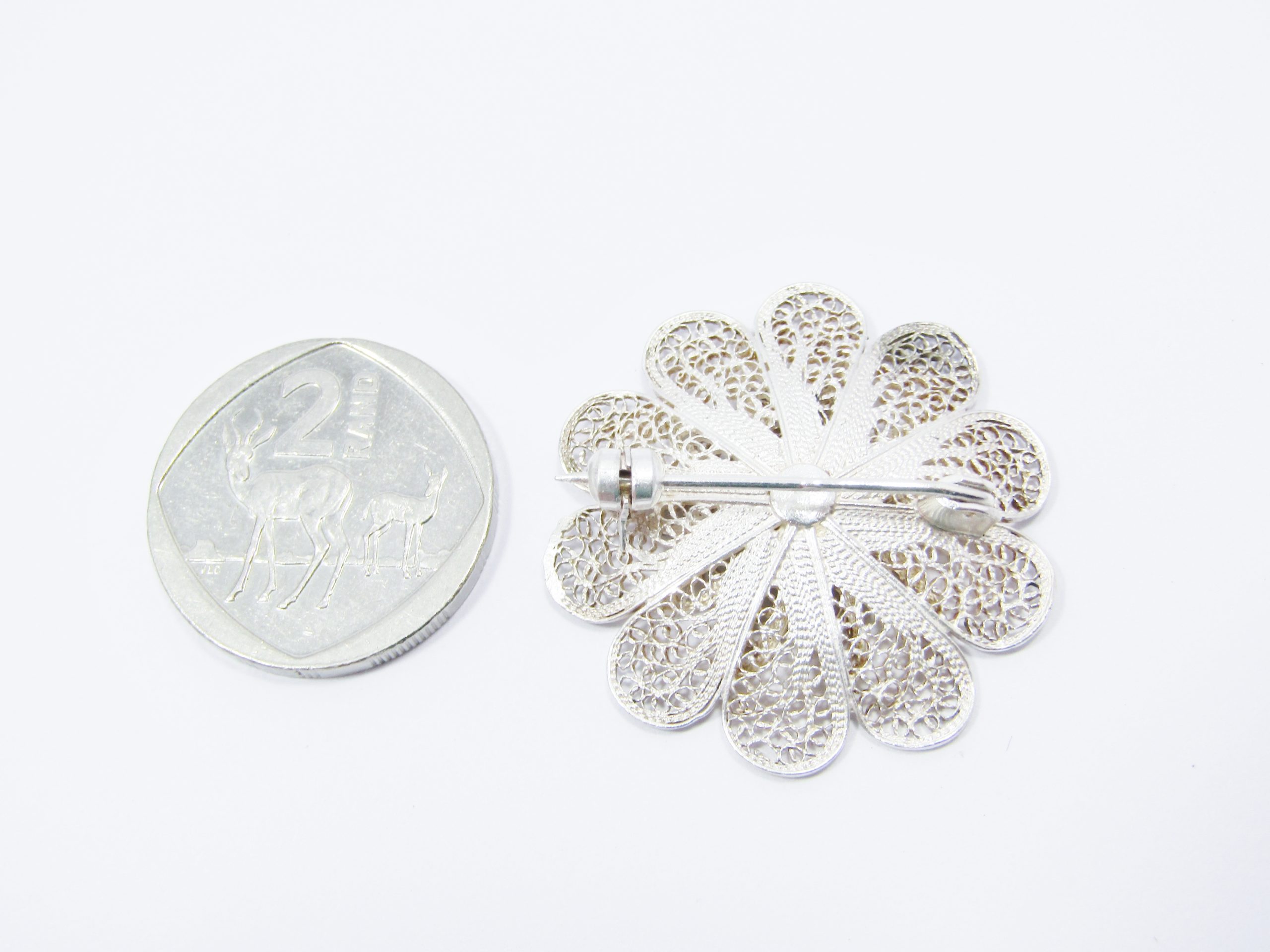 A Lovely Filigree Flower Brooch in Sterling Silver.