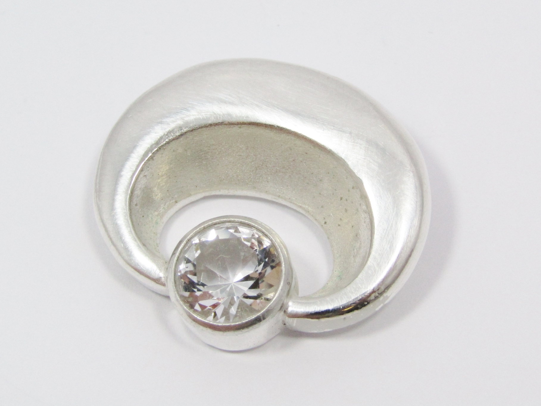 A Lovely Solid Modernist Style Brooch With a Rock Crystal in Silver.