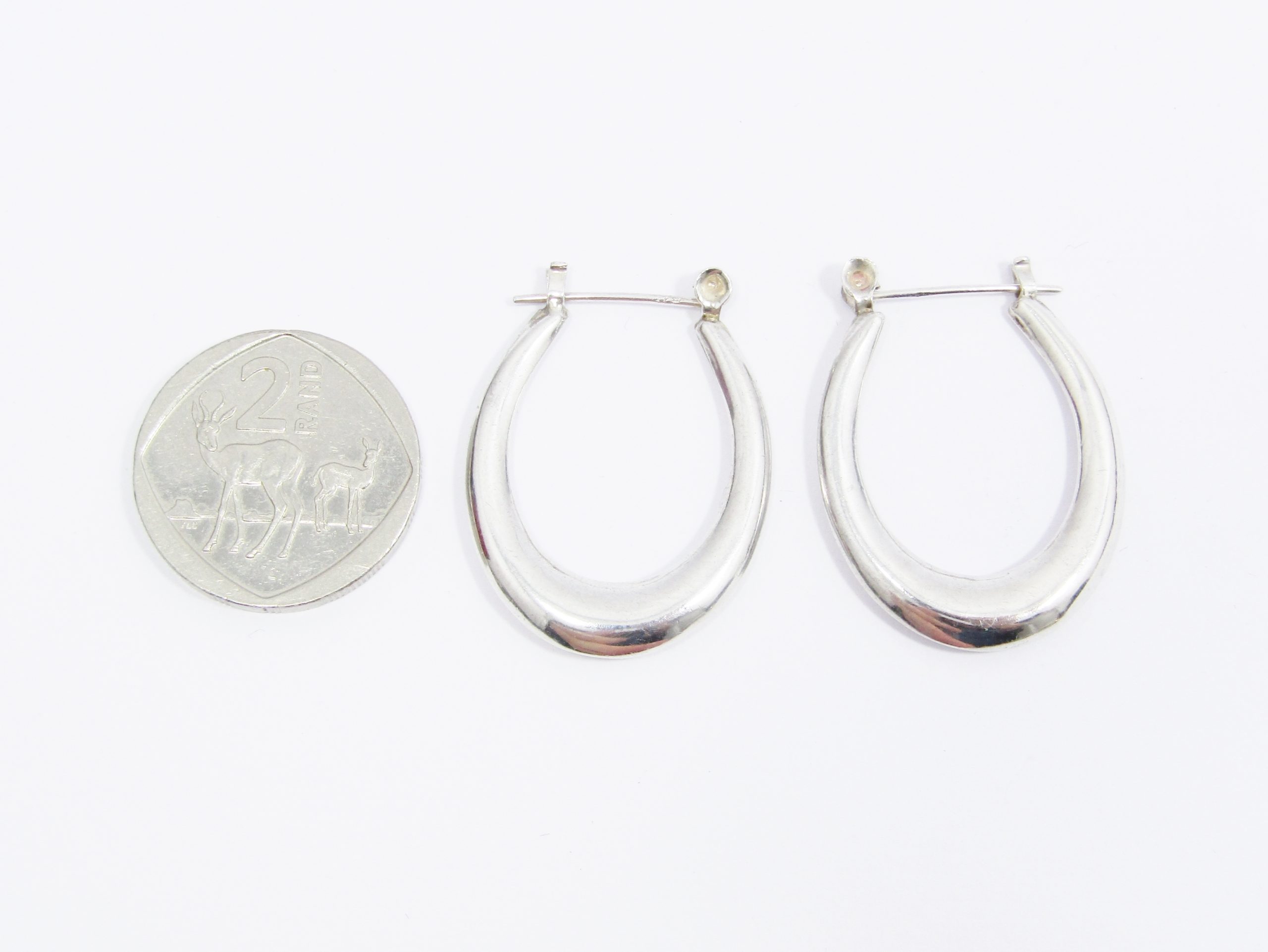A Beautiful Pair of Hollow design Earrings in Sterling Silver.