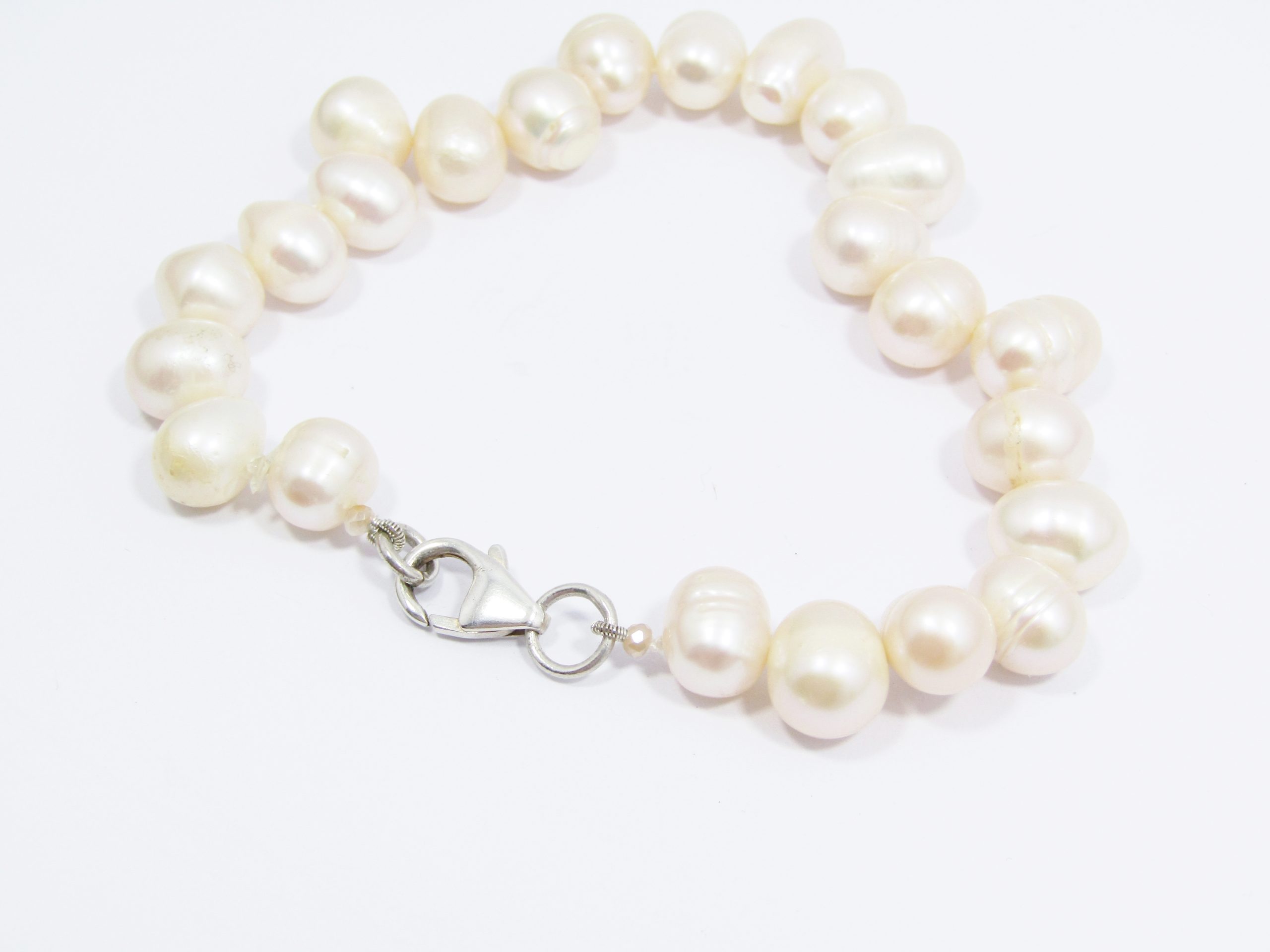 A Beautiful Fresh Water Pearl Bracelet with a Sterling Silver Clasp