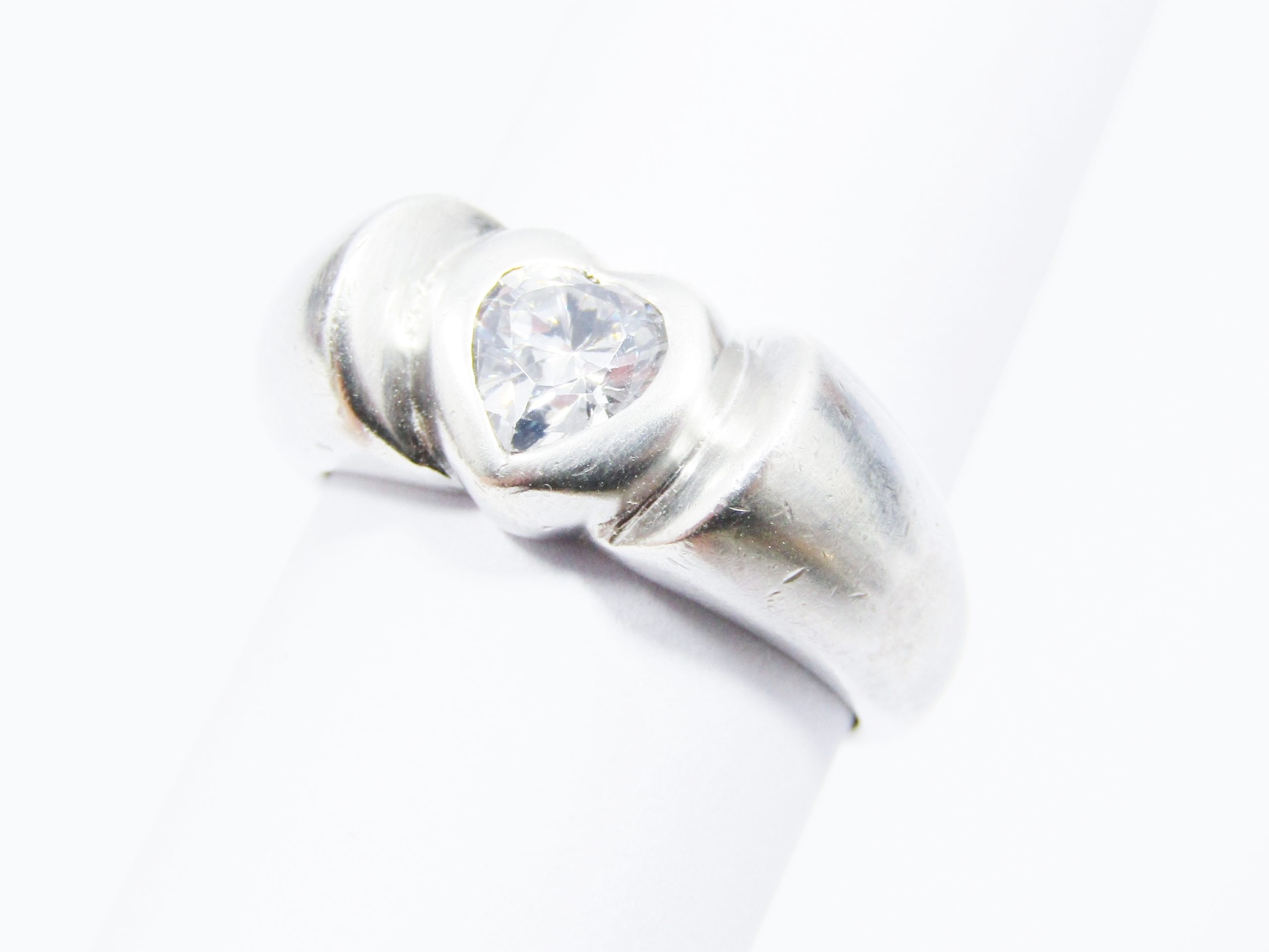 A Gorgeous Weighty Hart Design Zirconia Ring in Sterling Silver