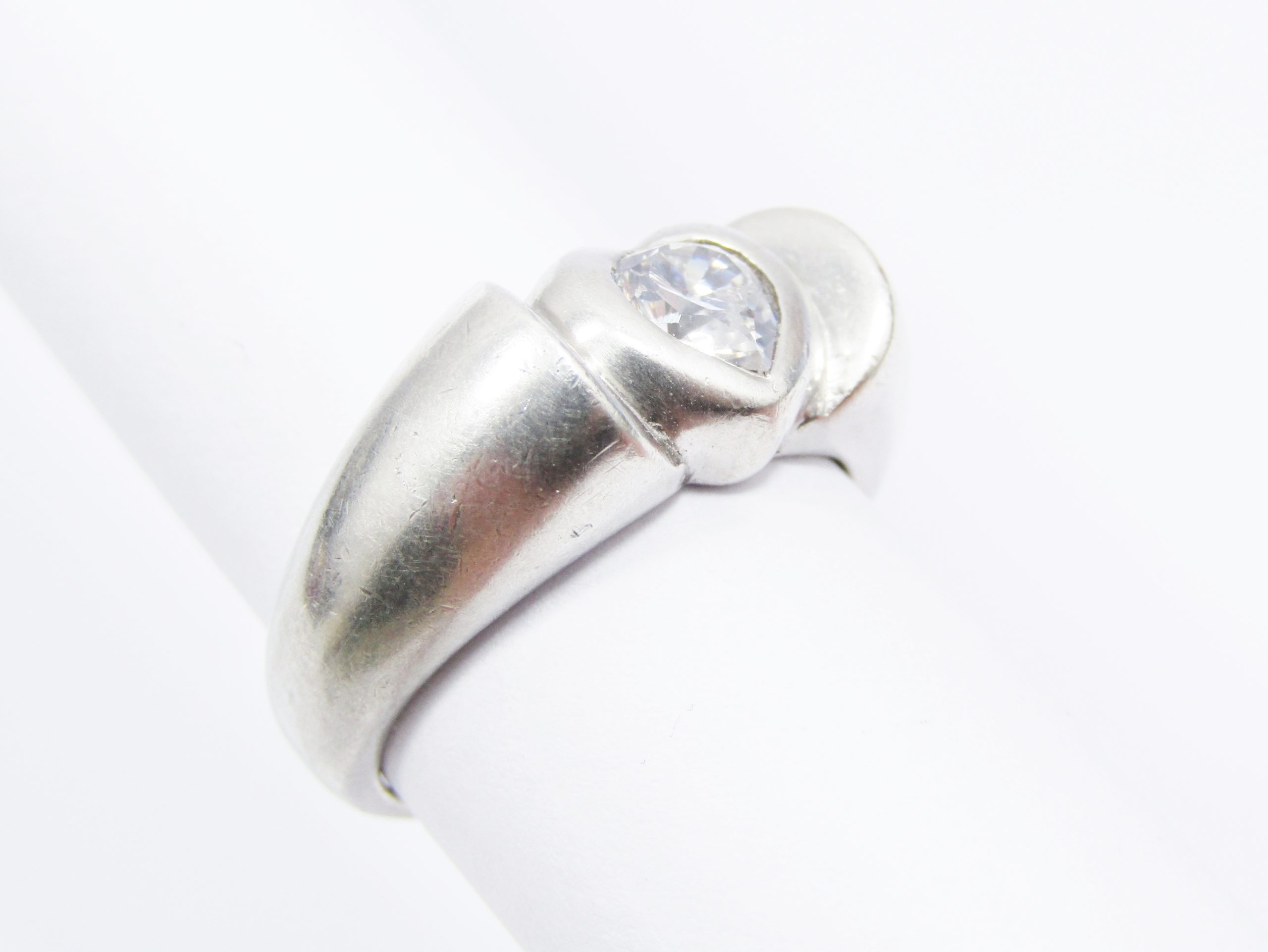 A Gorgeous Weighty Hart Design Zirconia Ring in Sterling Silver