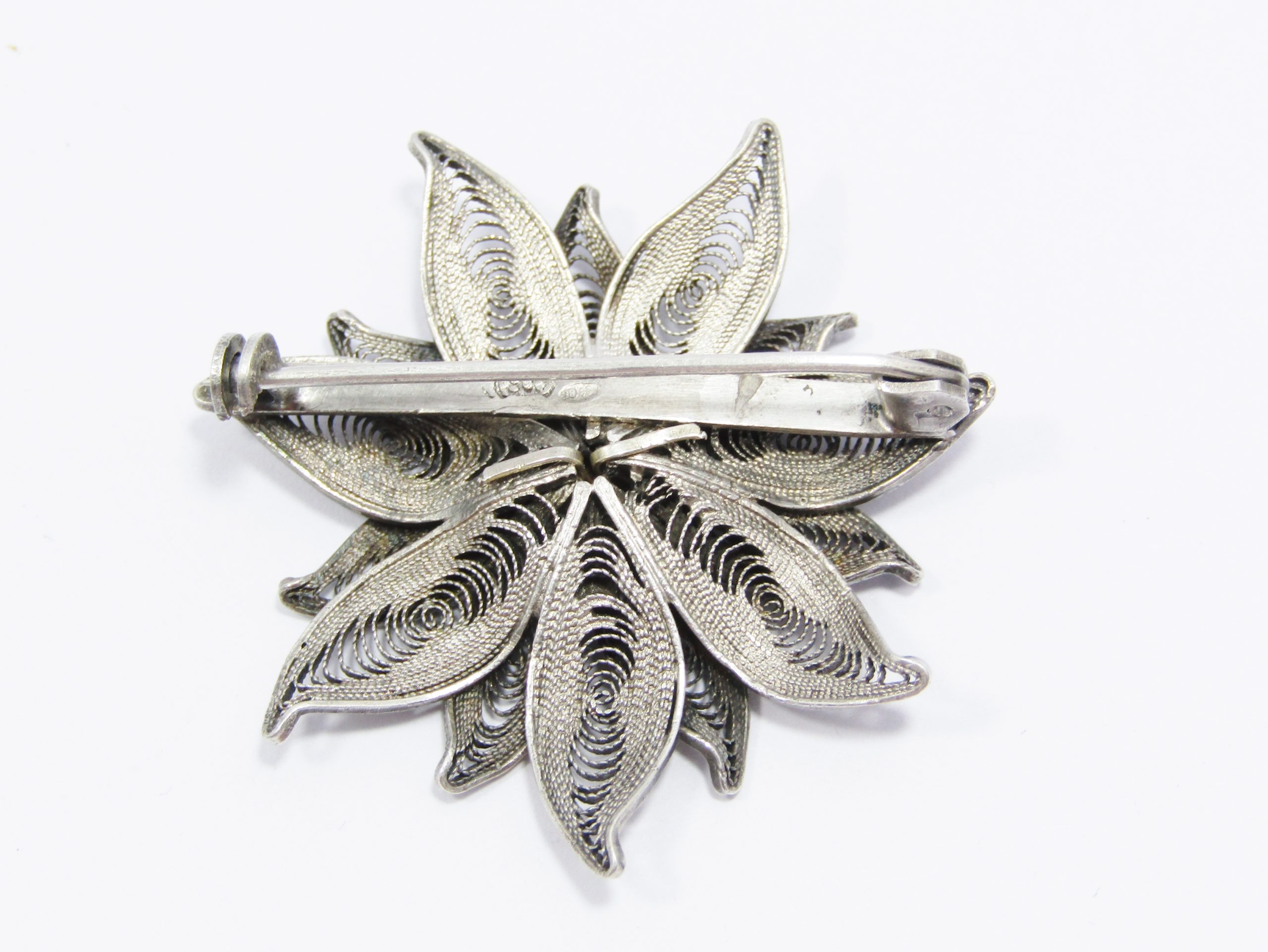 A Very Pretty Filigree Flower Brooch in 800 Silver