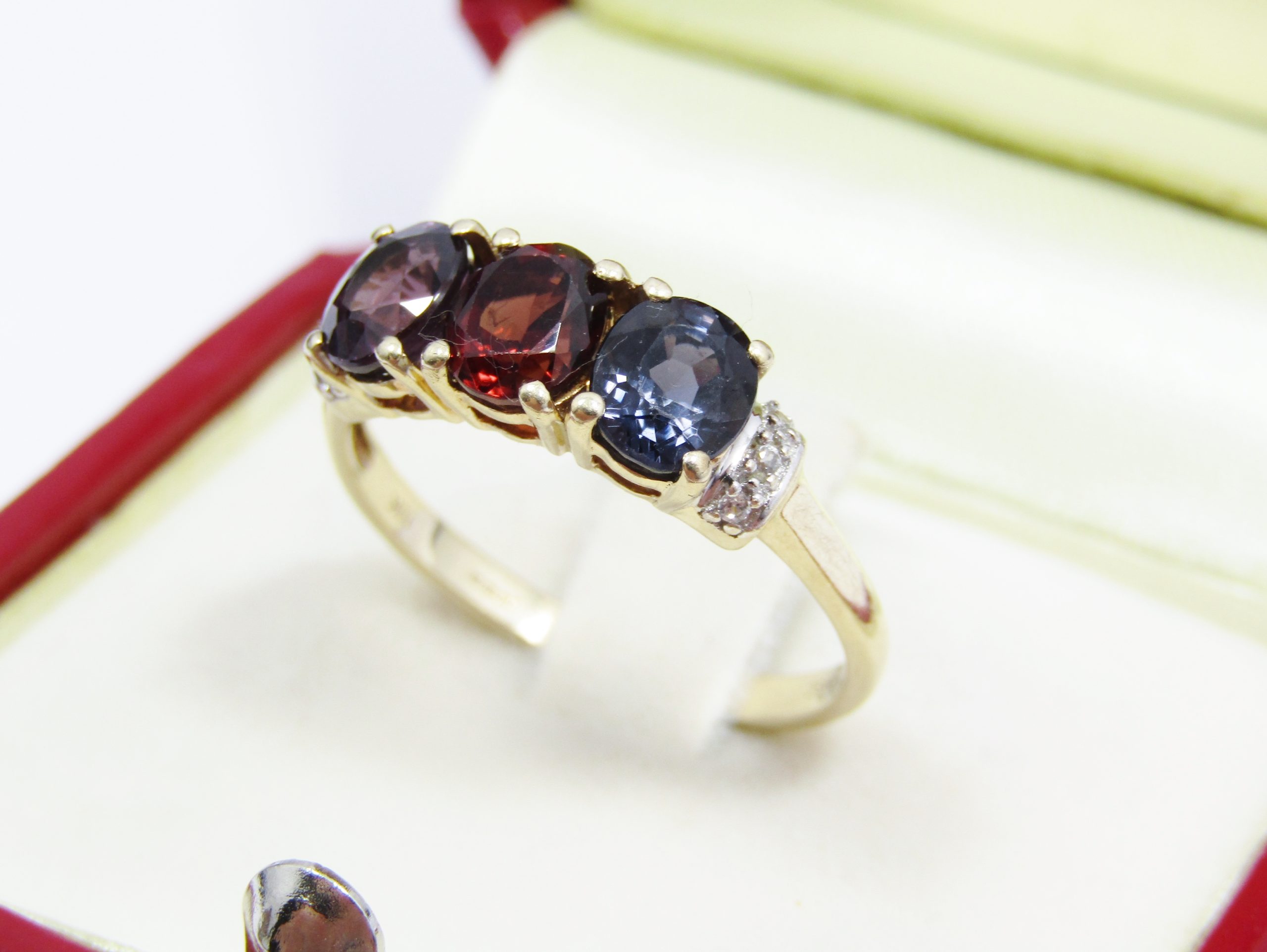 Stunning! Vintage Hallmarked 9CT Gold & Gemstone Ring