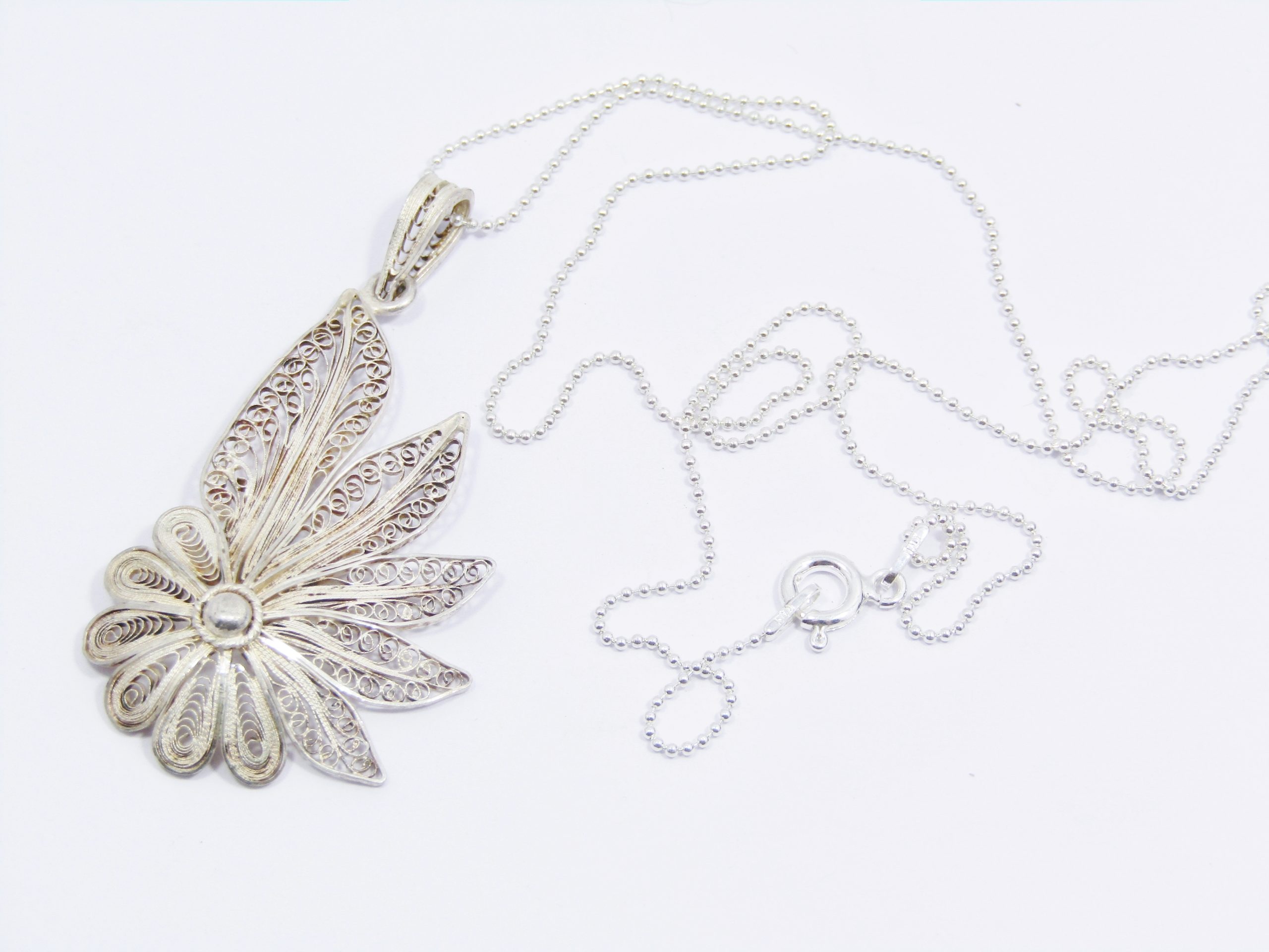 A Beautiful Filigree Design Pendant on Chain in Sterling Silver.
