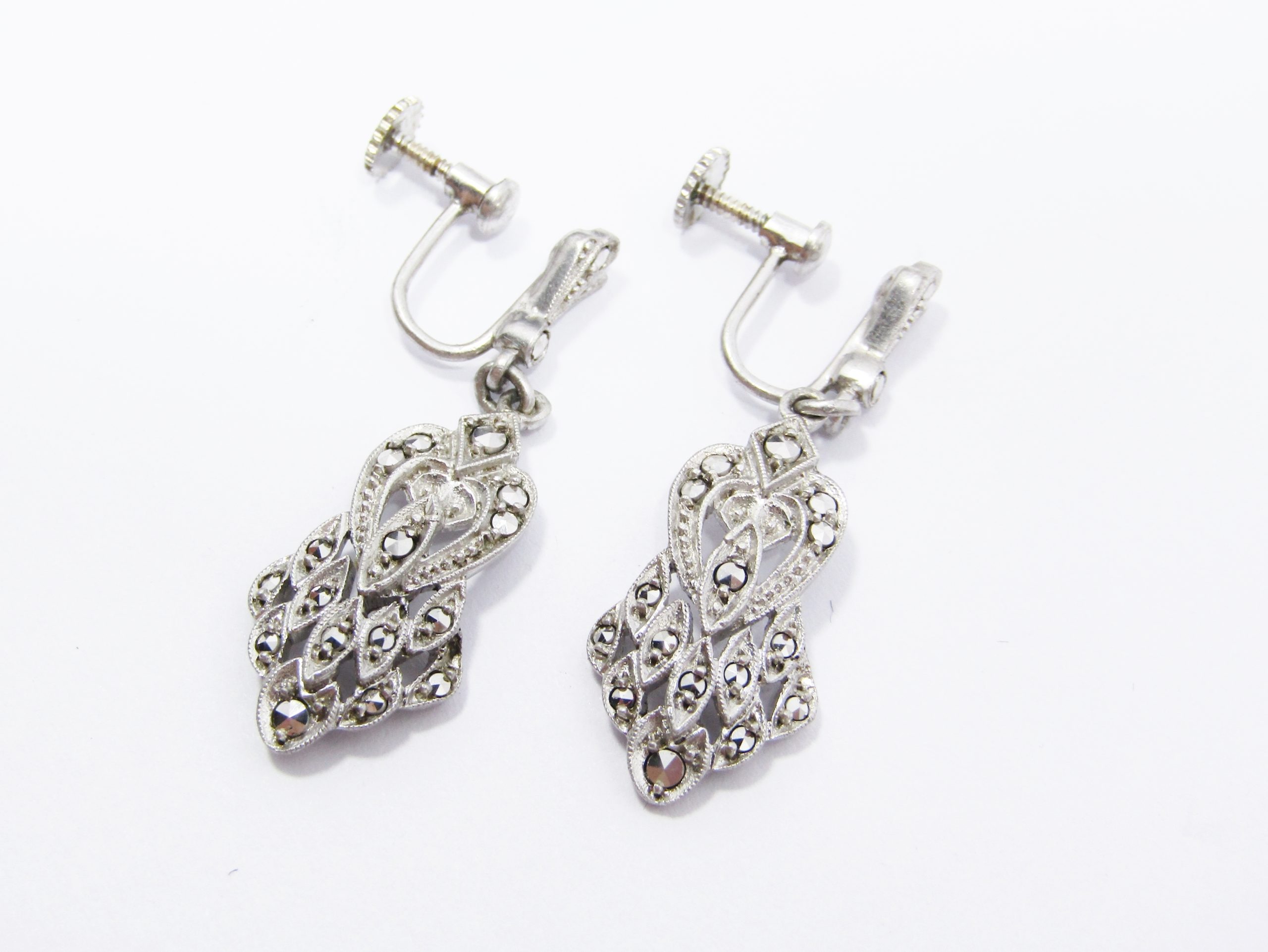 A Gorgeous Pair of Screw Back Vintage Marcasite Dangling Earrings in Sterling Silver.