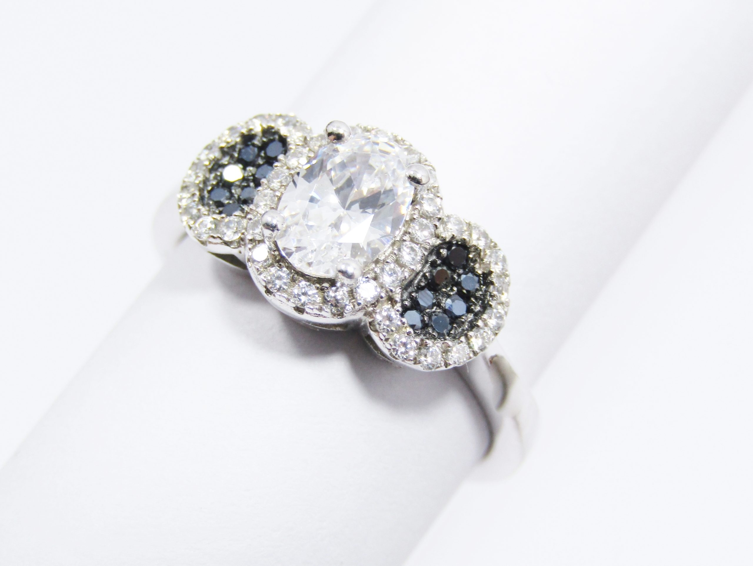 A Lovely Trilogy Ring Set with Black and Clear Zirconia's in Sterling Silver