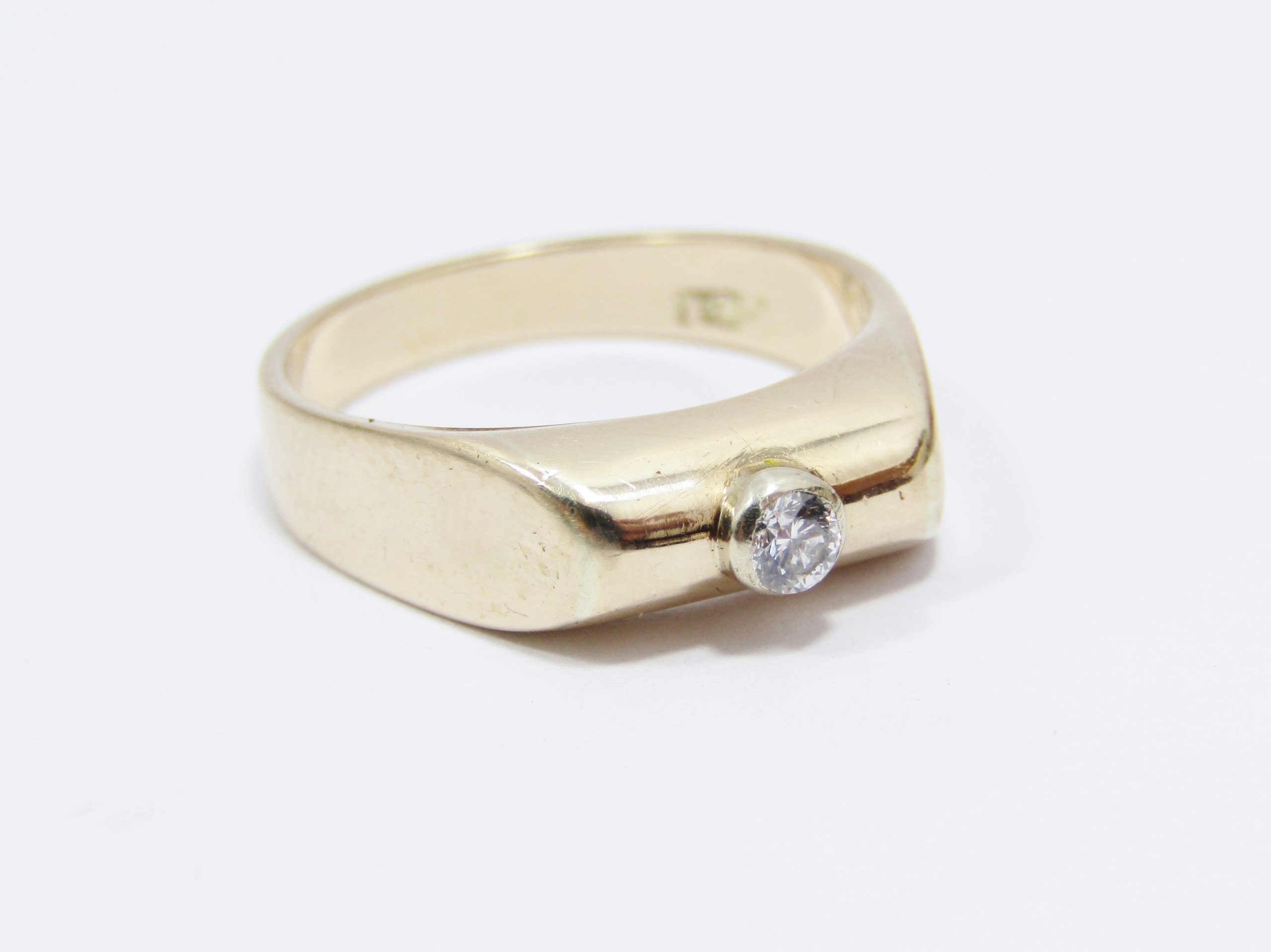 Beautiful! Vintage 9CT Gold & 0.10ct Diamond Ring