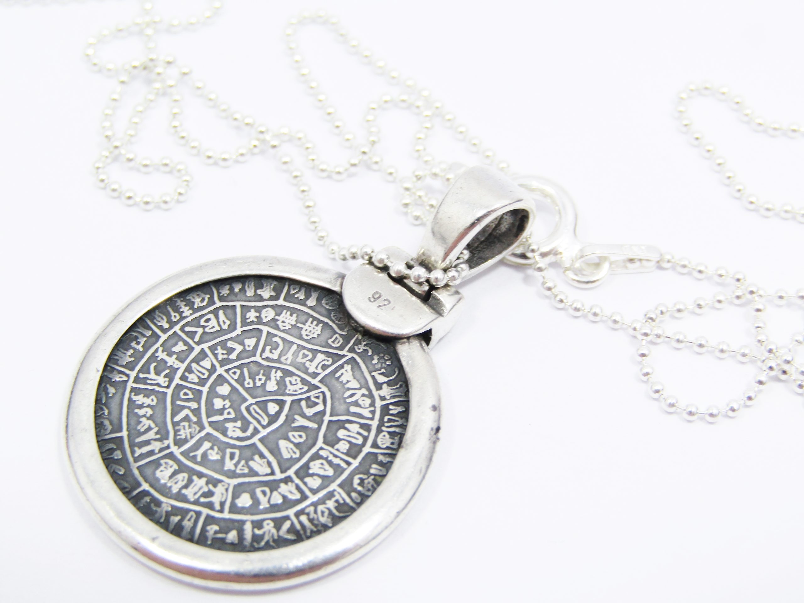 A Gorgeous Aztec Pendant Necklace in Sterling Silver.