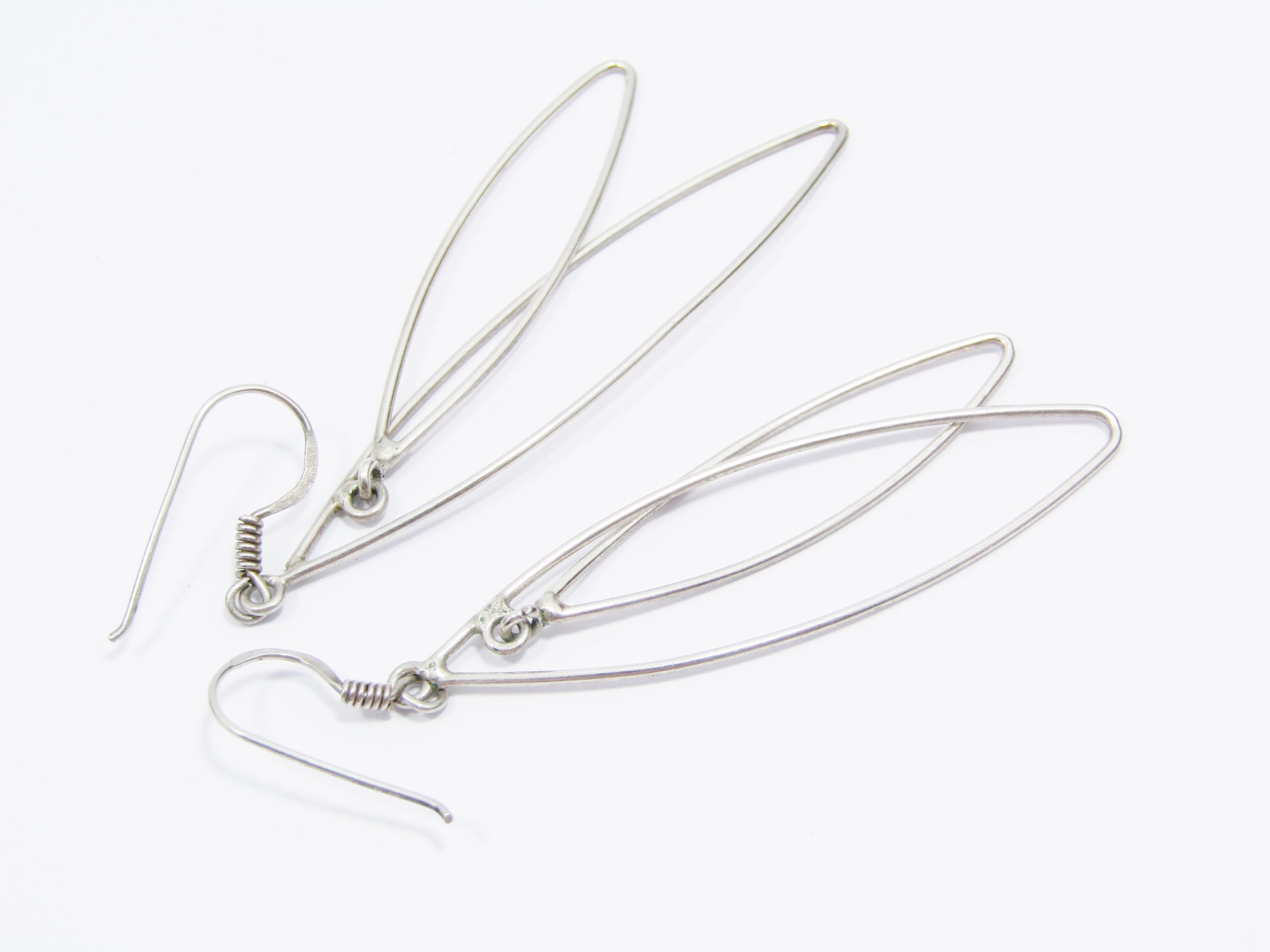 A Lovely Pair of Long Dangling Earrings in Sterling Silver.