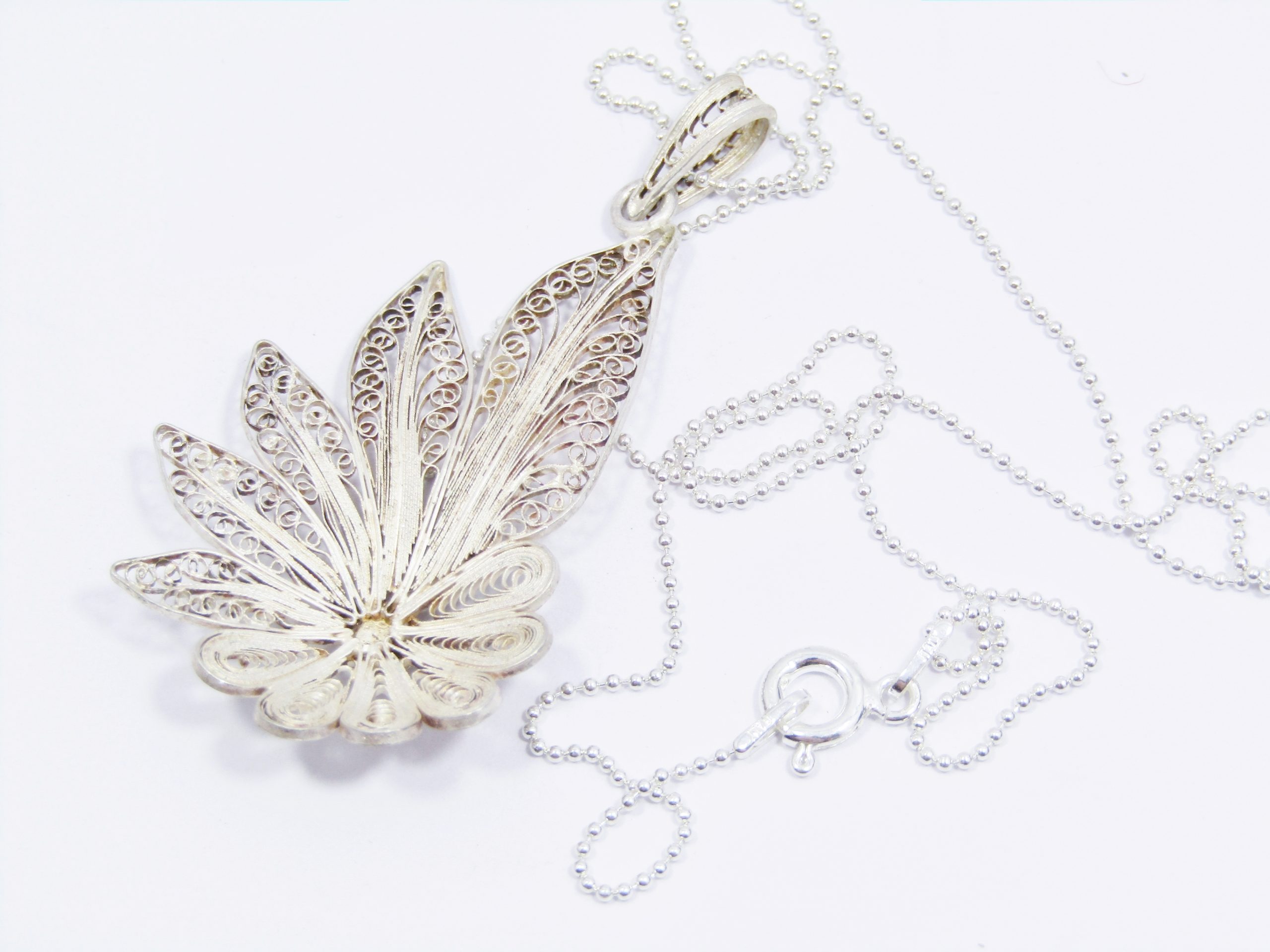 A Beautiful Filigree Design Pendant on Chain in Sterling Silver.