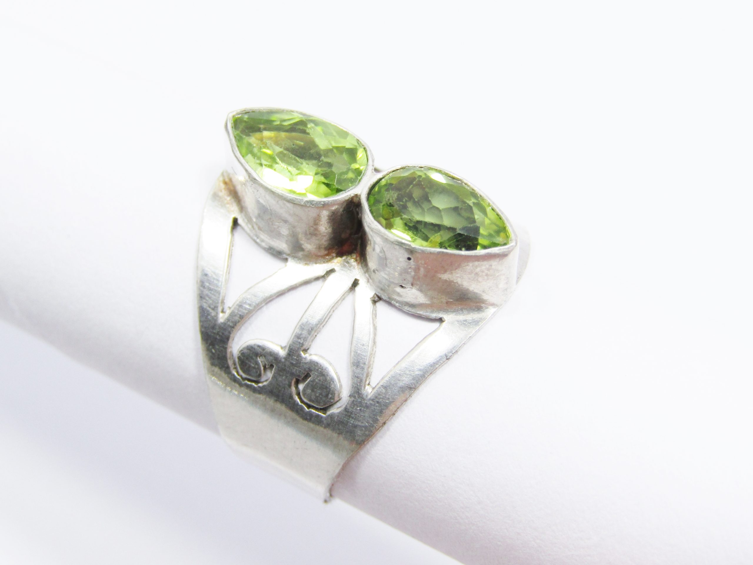 A Lovely Broad Peridot Ring in Sterling Silver.