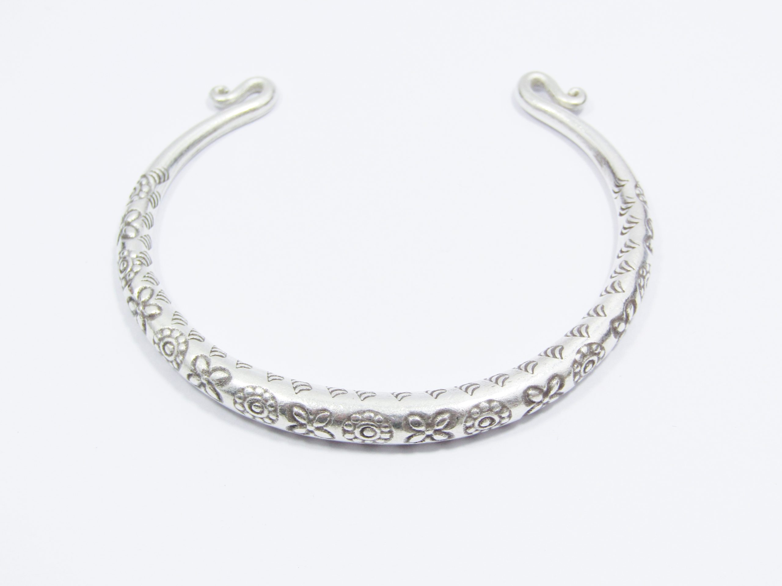 A Beautiful Weighty Engraved Cuff Bangle in Sterling Silver