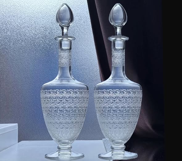 Exquisite! Pair Etched Baccarat Crystal Decanters "Chateubriand" Rohan Design