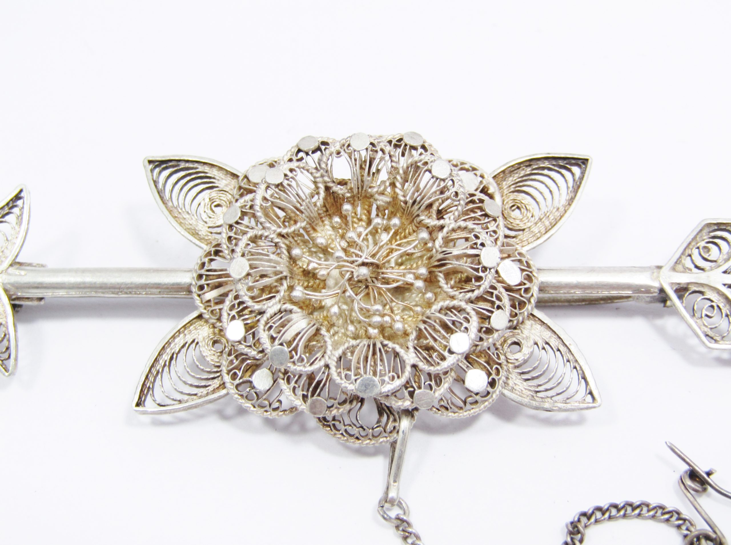 A Beautiful Large Filigree Flower Arrow Brooch in 800 Silver