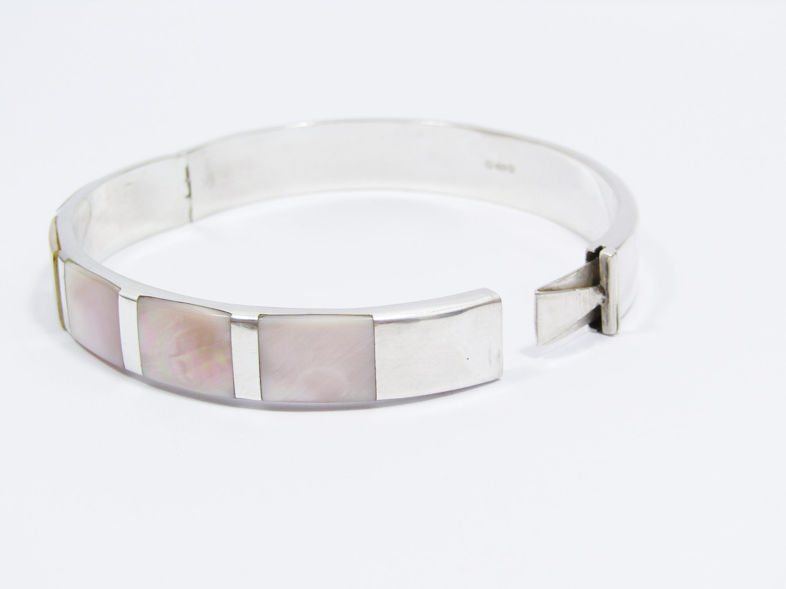 A Beautiful Sterling Silver Pink Mother of Pearl Inlay Hinged Bangle